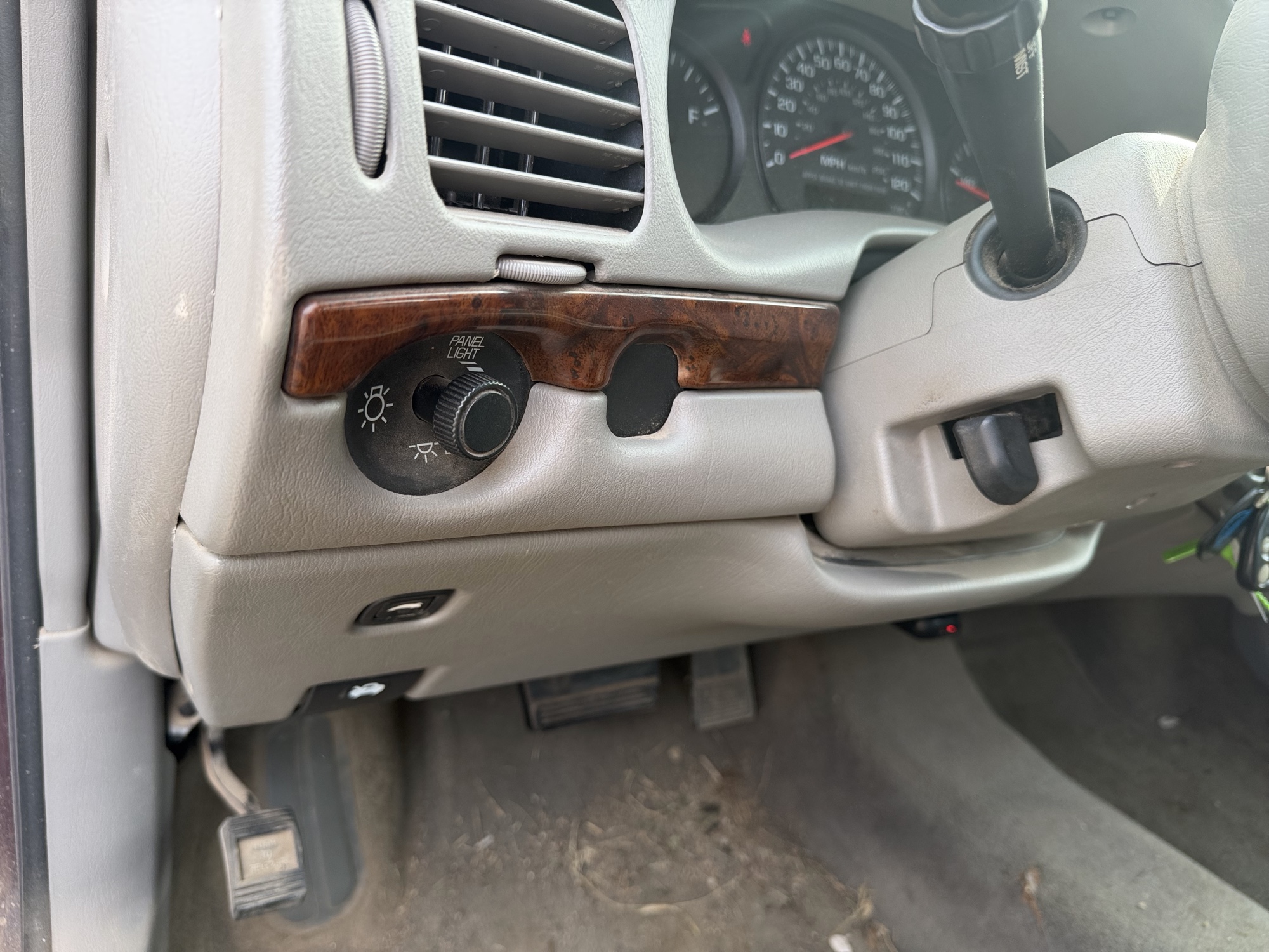 2003 chevrolet impala base with 320815 miles for sale near Elk River, Minnesota 106721_37_left_of_steering_wheel.jpg