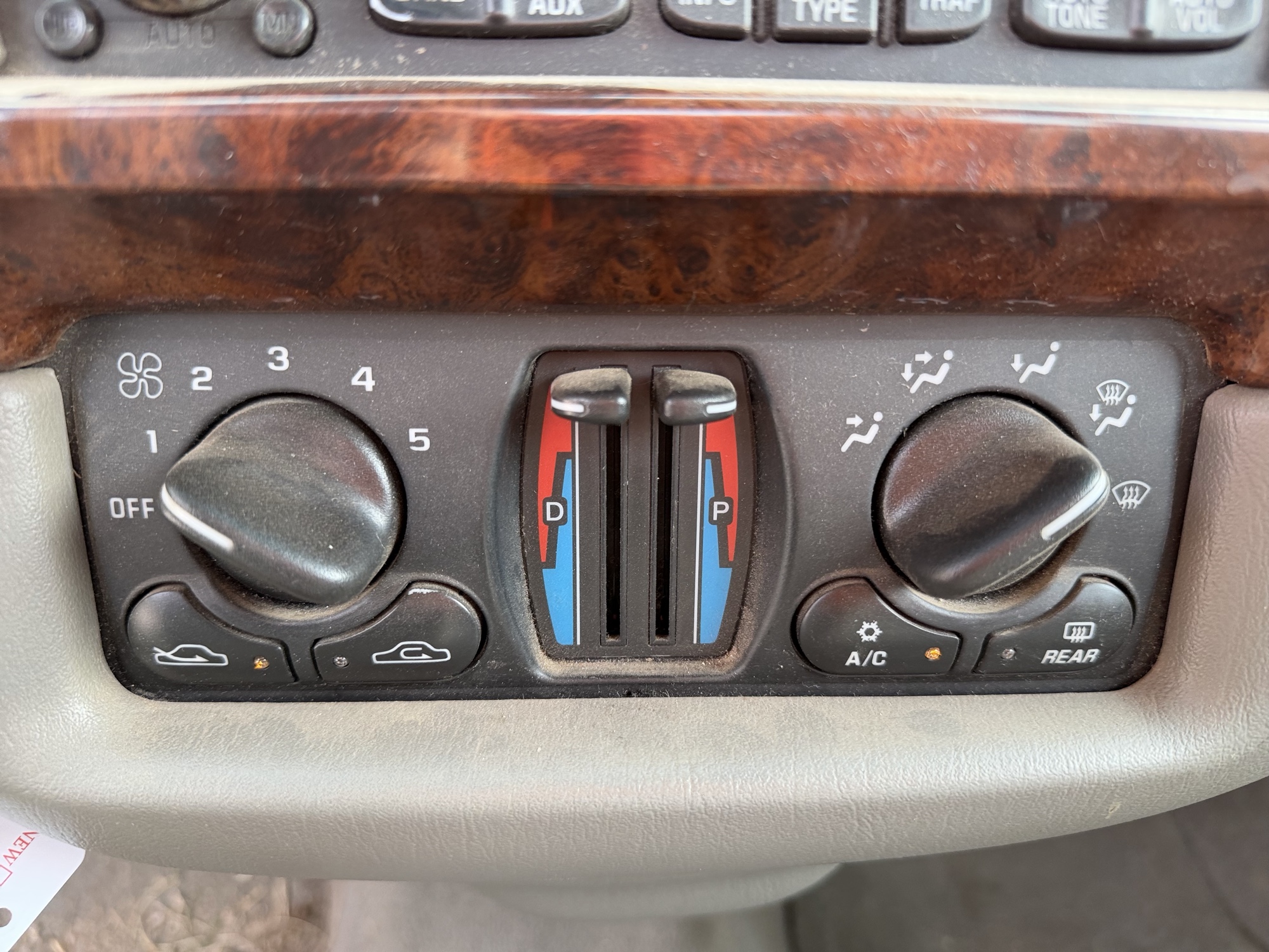 2003 chevrolet impala base with 320815 miles for sale near Elk River, Minnesota 106721_40_climate_control.jpg