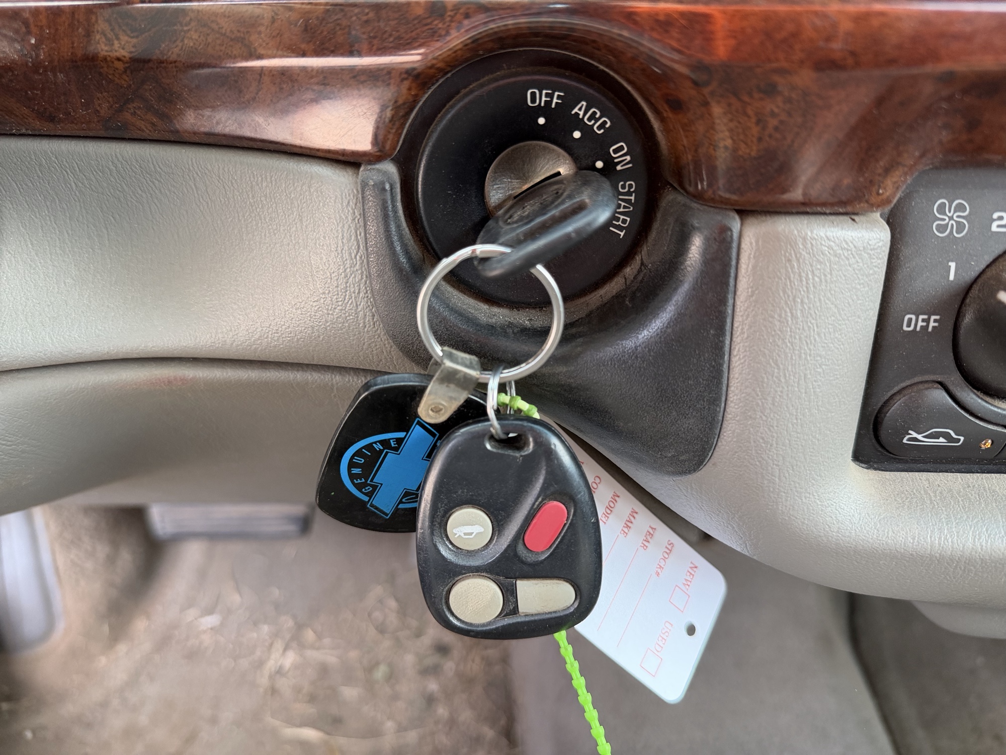 2003 chevrolet impala base with 320815 miles for sale near Elk River, Minnesota 106721_51_keys.jpg