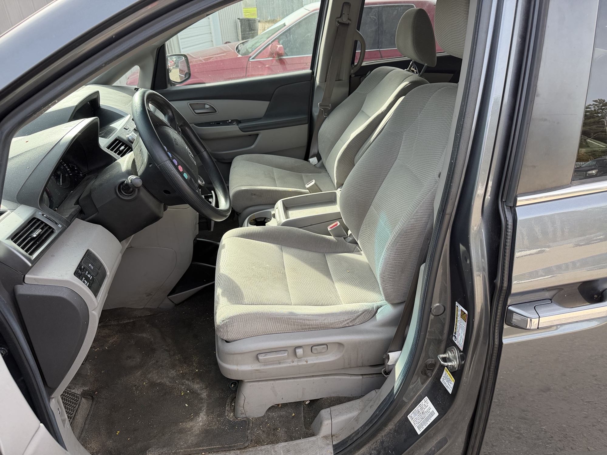 2013 honda odyssey ex with 213288 miles for sale near Elk River, Minnesota 106722_22_driver_seat.jpg