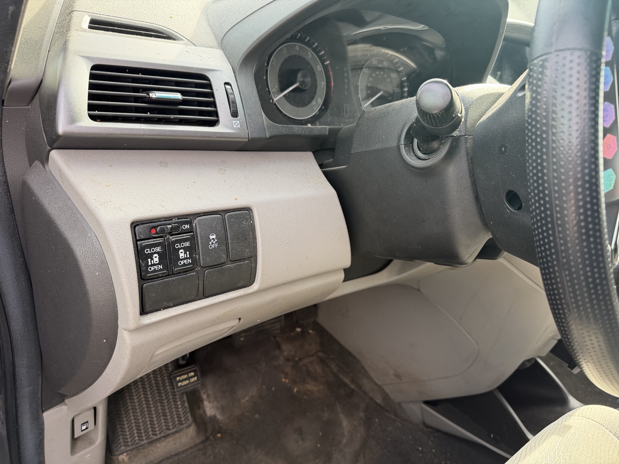 2013 honda odyssey ex with 213288 miles for sale near Elk River, Minnesota 106722_37_left_of_steering_wheel.jpg