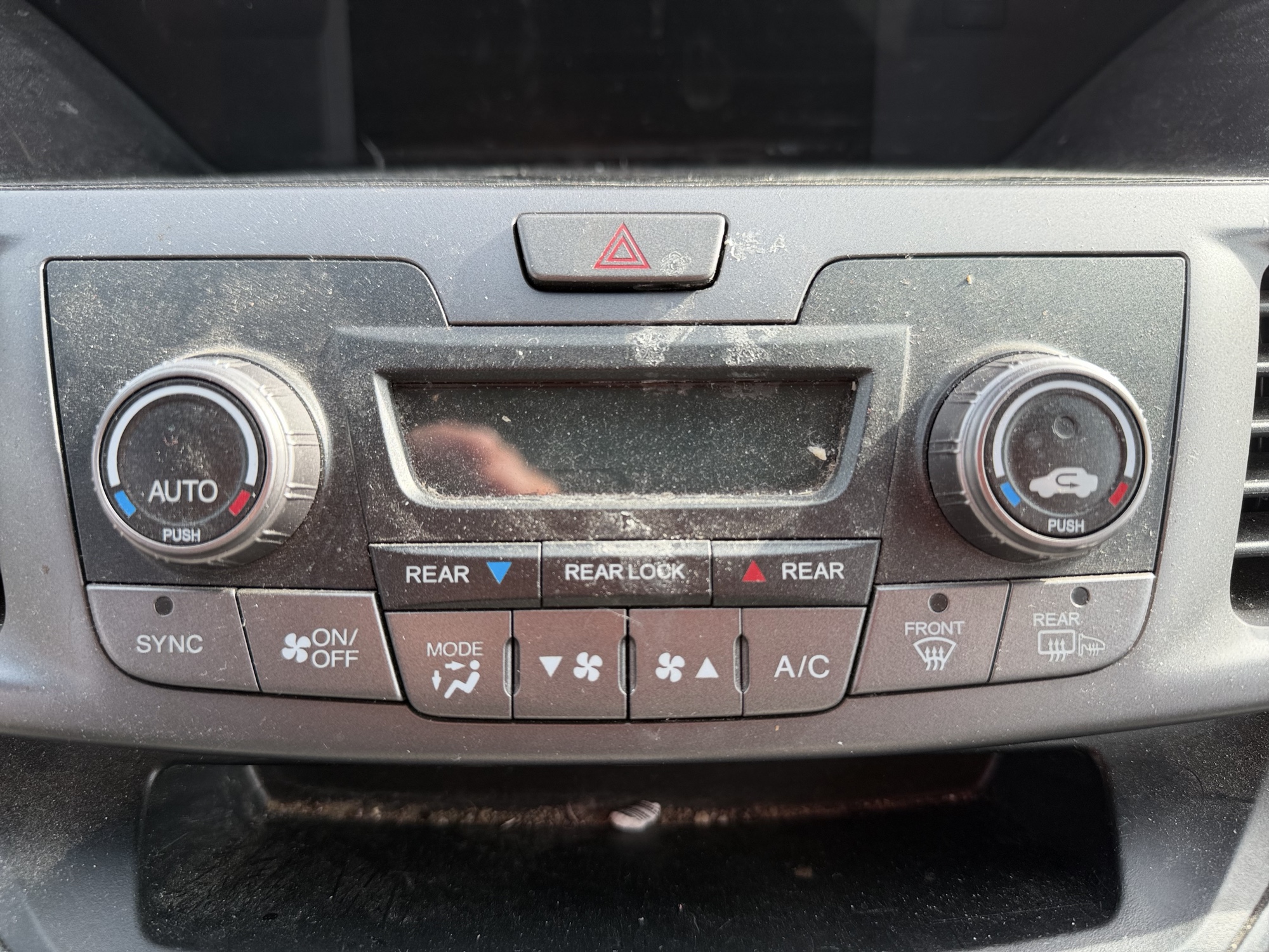 2013 honda odyssey ex with 213288 miles for sale near Elk River, Minnesota 106722_40_climate_control.jpg