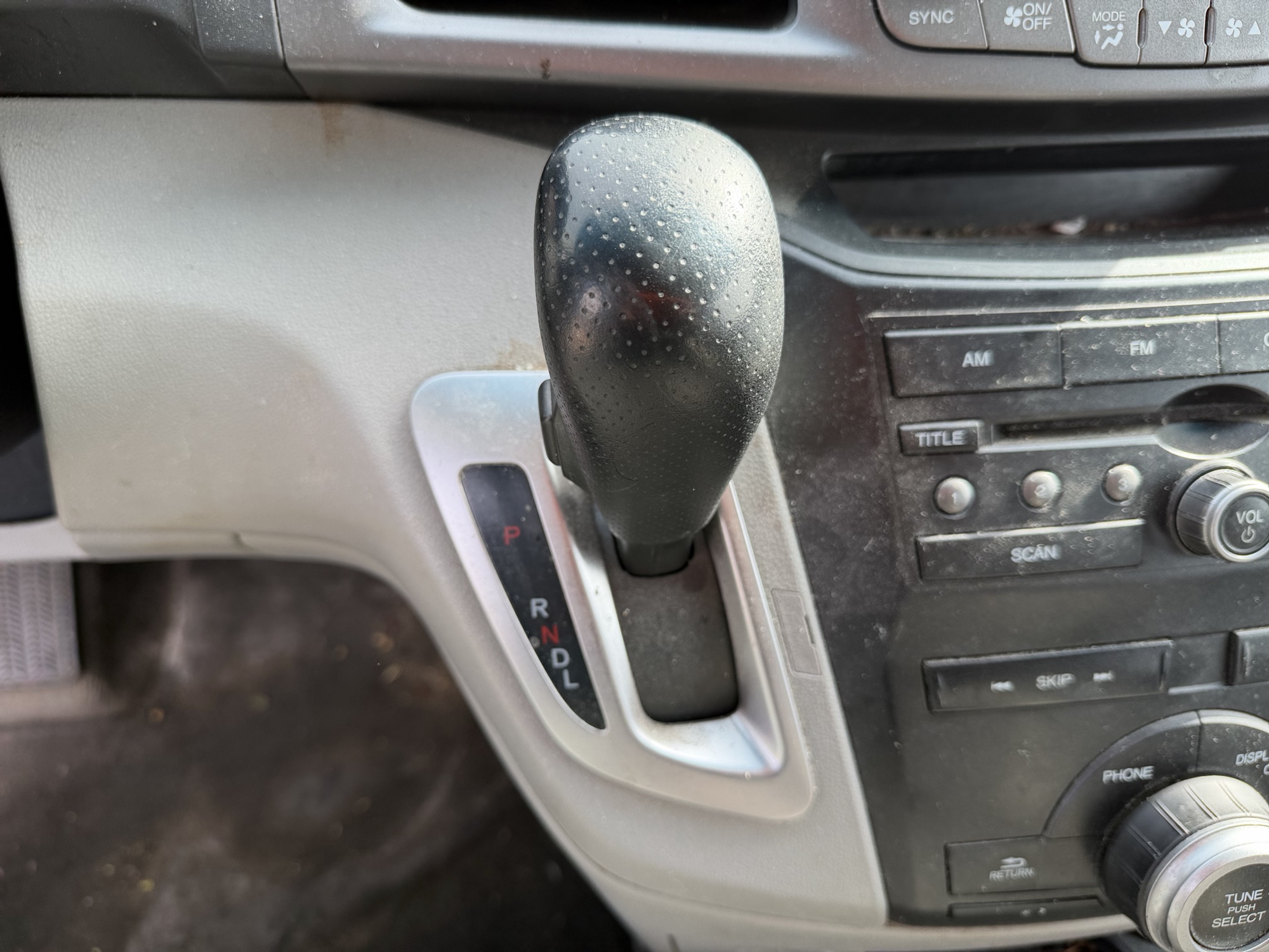 2013 honda odyssey ex with 213288 miles for sale near Elk River, Minnesota 106722_41_shifter.jpg