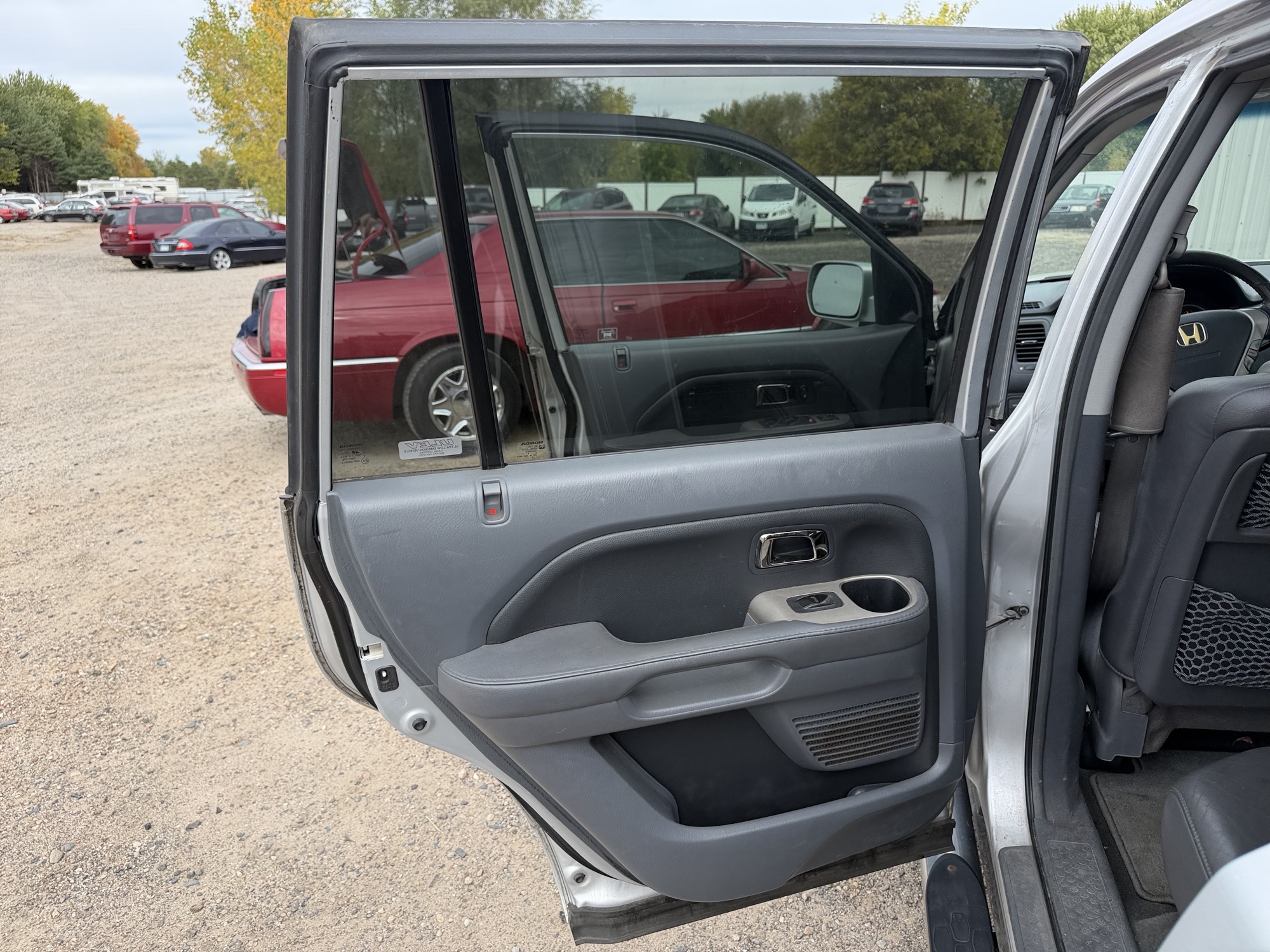 2008 honda pilot ex-l-4wd-at with 303368 miles for sale near Elk River, Minnesota 106723_25_drv_rear_door_panel.jpg