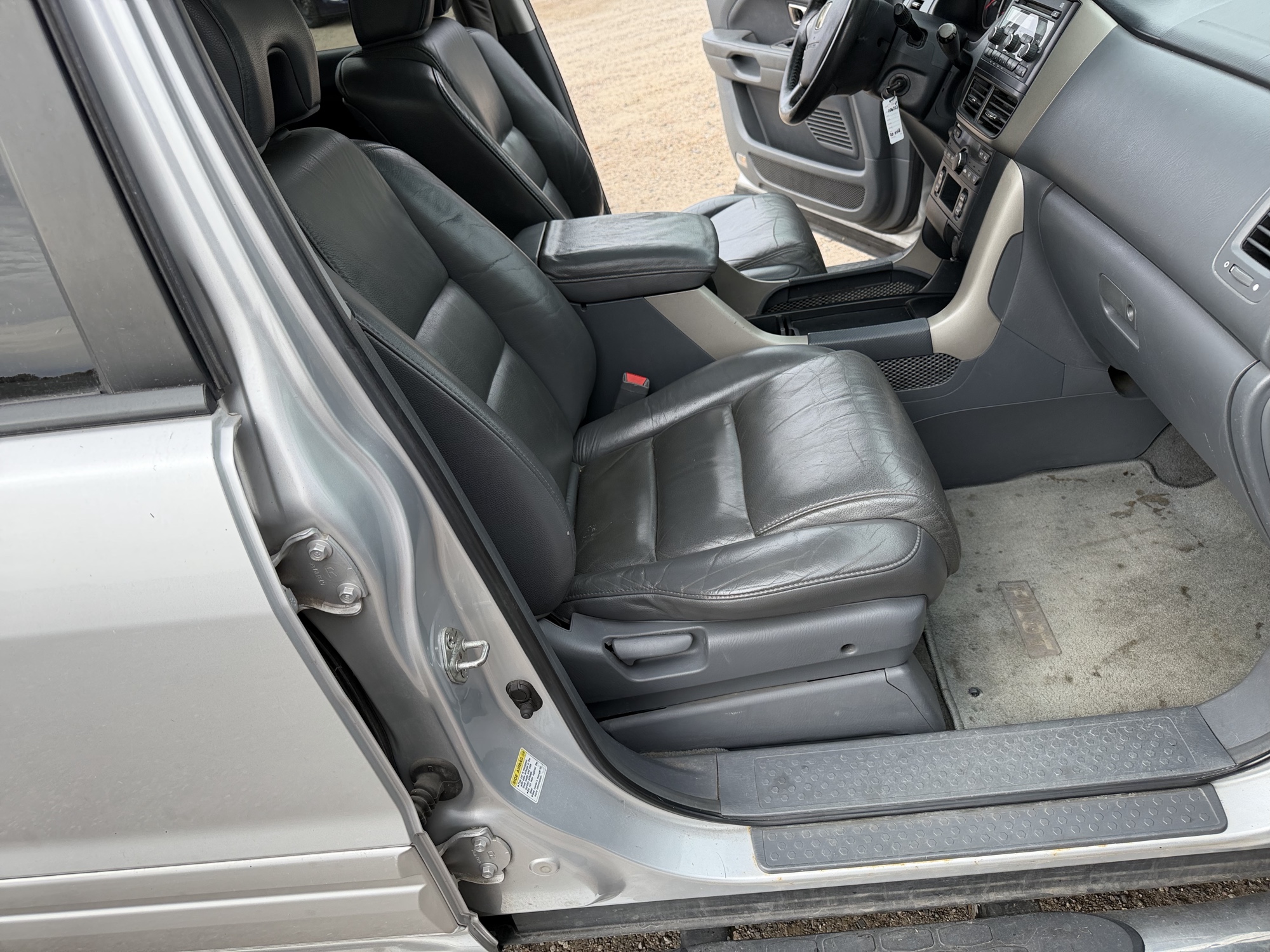 2008 honda pilot ex-l-4wd-at with 303368 miles for sale near Elk River, Minnesota 106723_31_passenger_seat.jpg