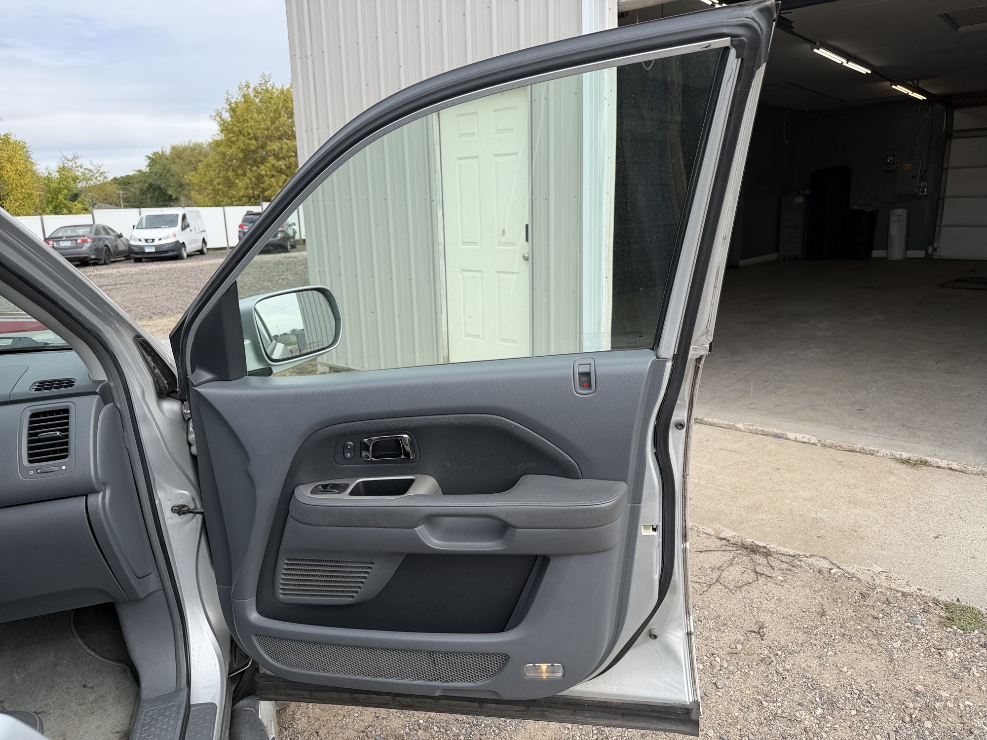 2008 honda pilot ex-l-4wd-at with 303368 miles for sale near Elk River, Minnesota 106723_32_passenger_door_panel.jpg