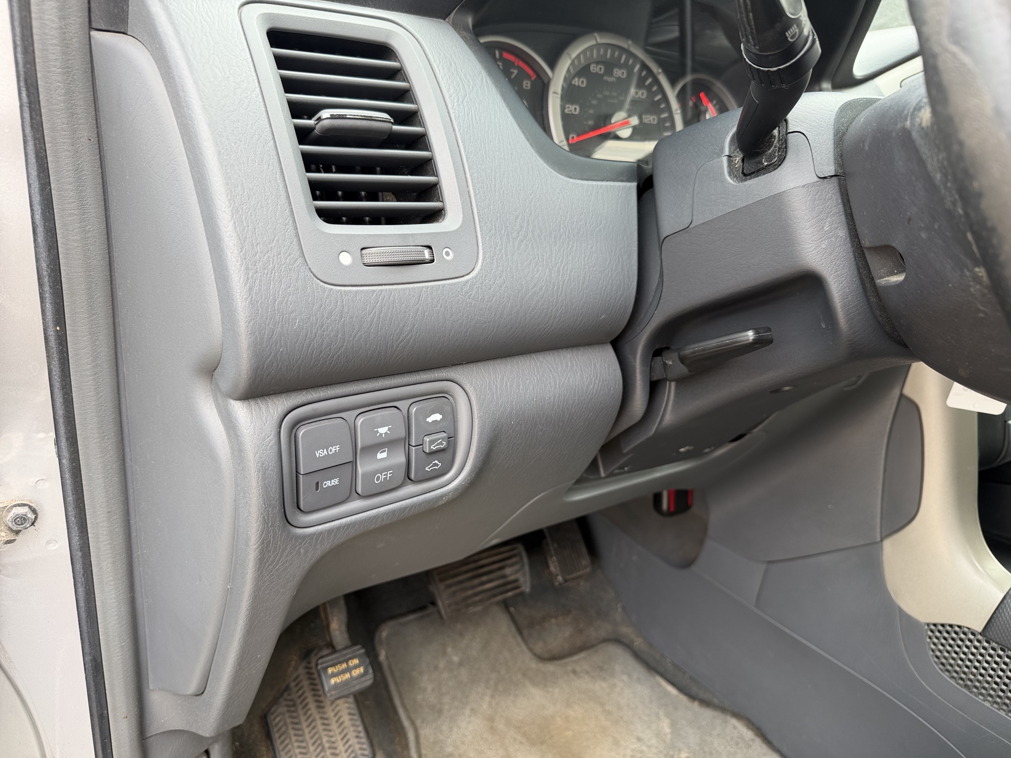 2008 honda pilot ex-l-4wd-at with 303368 miles for sale near Elk River, Minnesota 106723_37_left_of_steering_wheel.jpg
