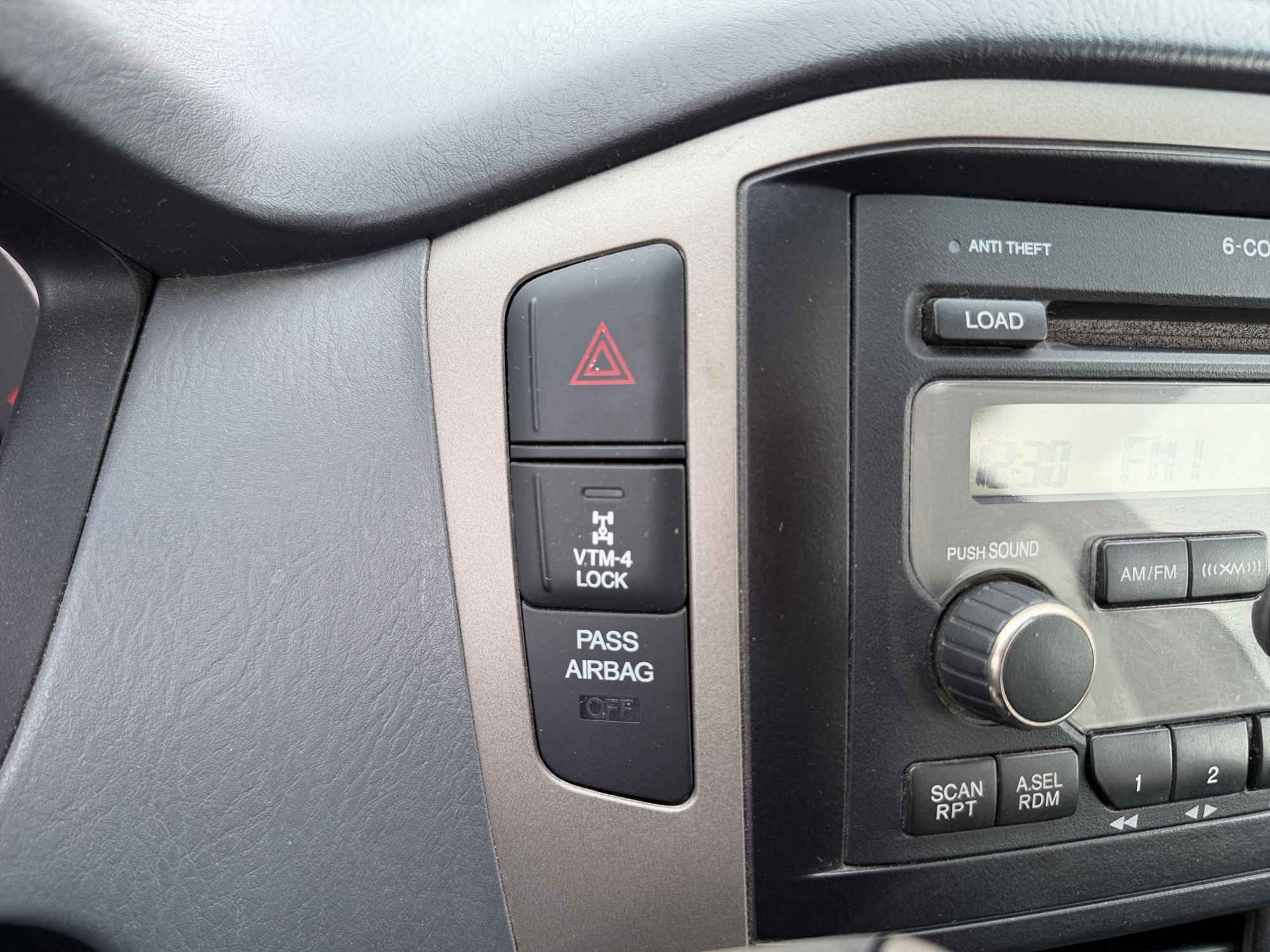 2008 honda pilot ex-l-4wd-at with 303368 miles for sale near Elk River, Minnesota 106723_38_4x4_switch.jpg