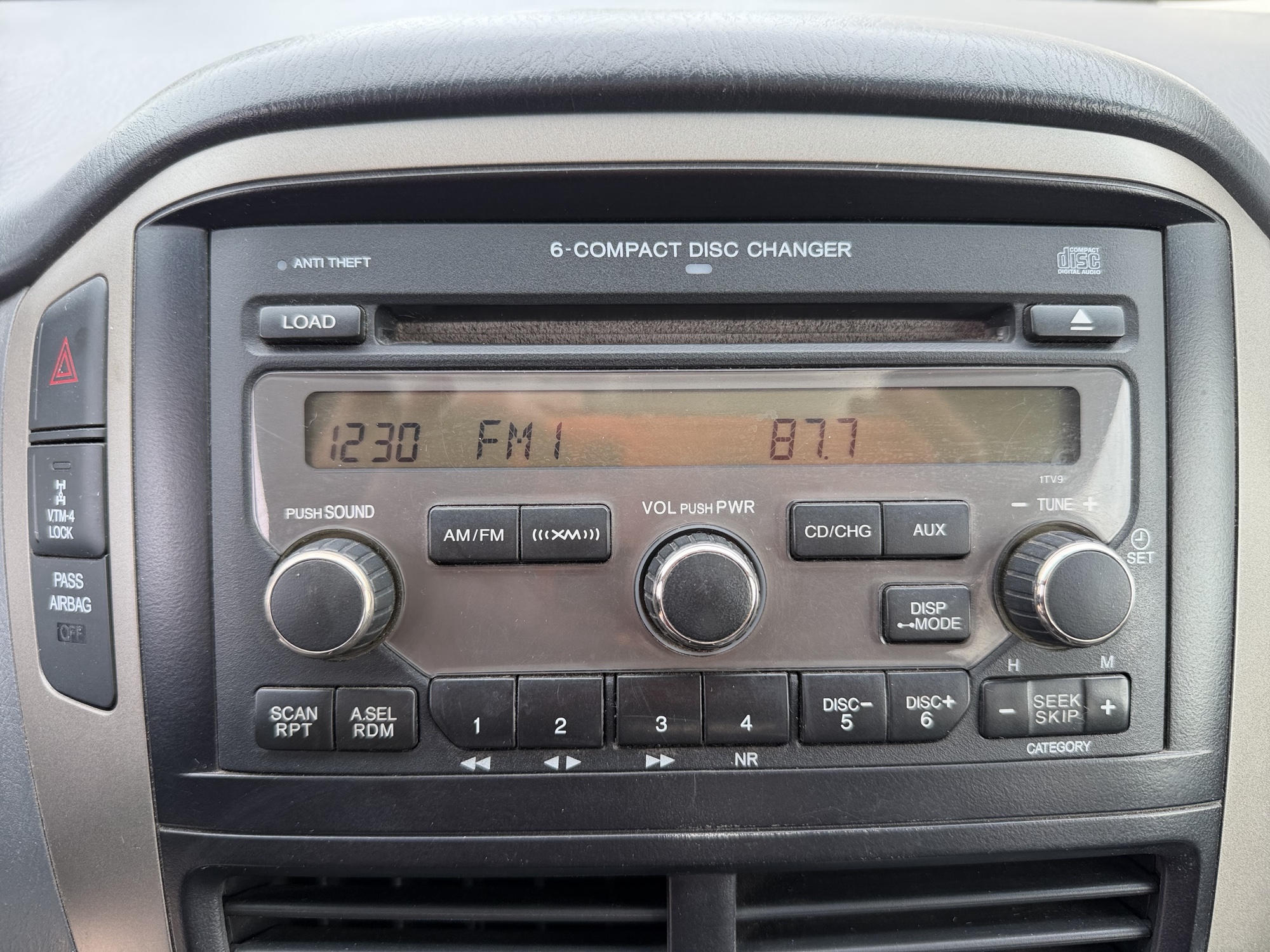 2008 honda pilot ex-l-4wd-at with 303368 miles for sale near Elk River, Minnesota 106723_39_radio_closeup.jpg