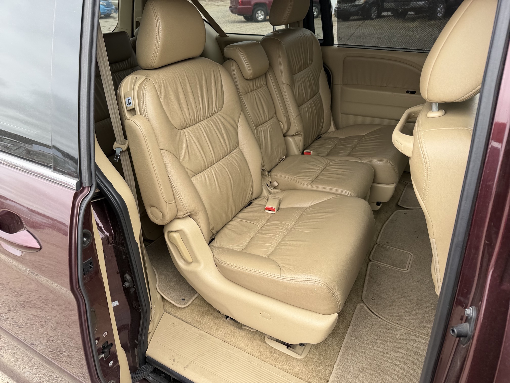 2010 honda odyssey ex-l with 204246 miles for sale near Elk River, Minnesota 106724_28_pass_rear_seat.jpg