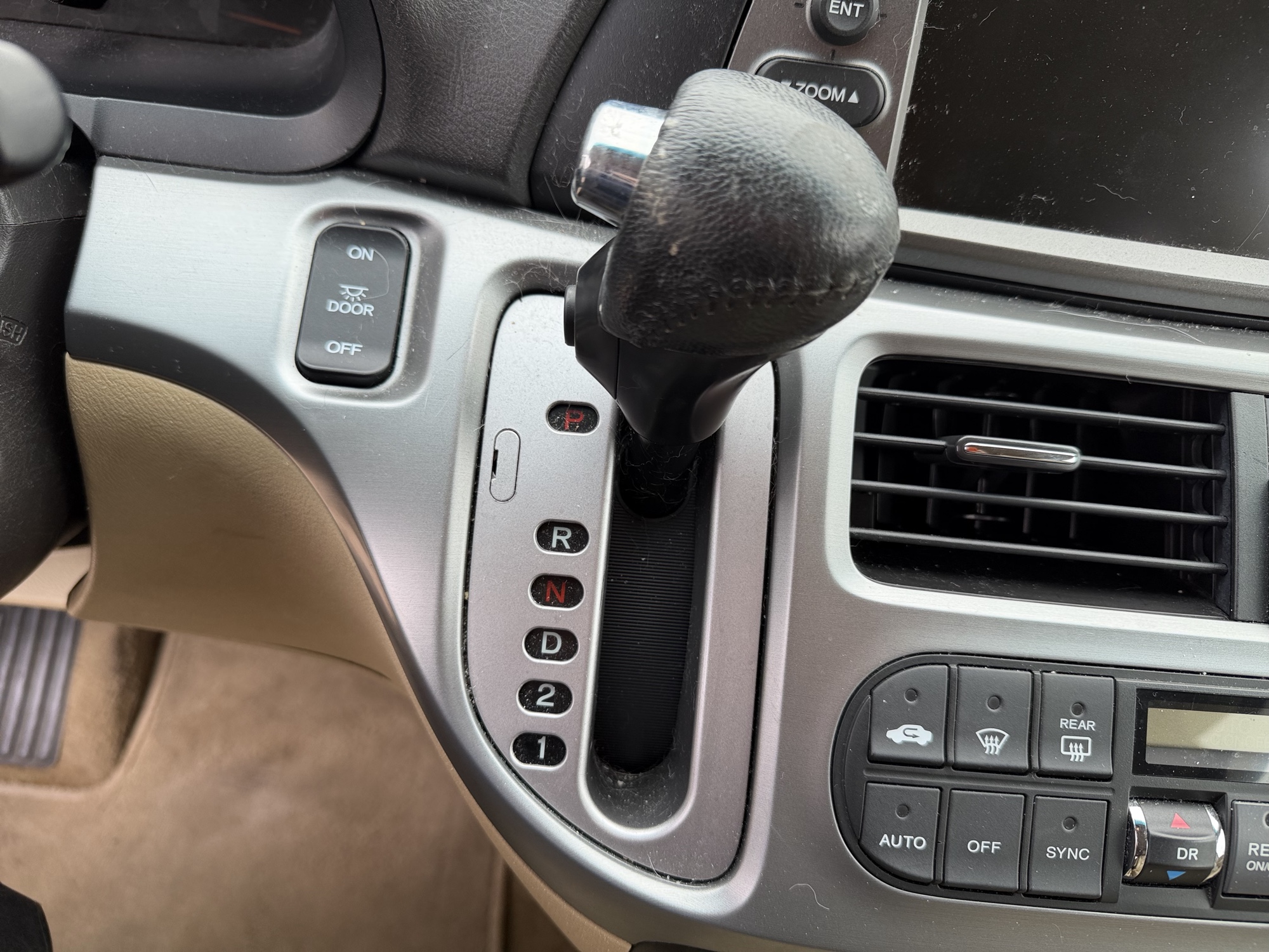 2010 honda odyssey ex-l with 204246 miles for sale near Elk River, Minnesota 106724_41_shifter.jpg