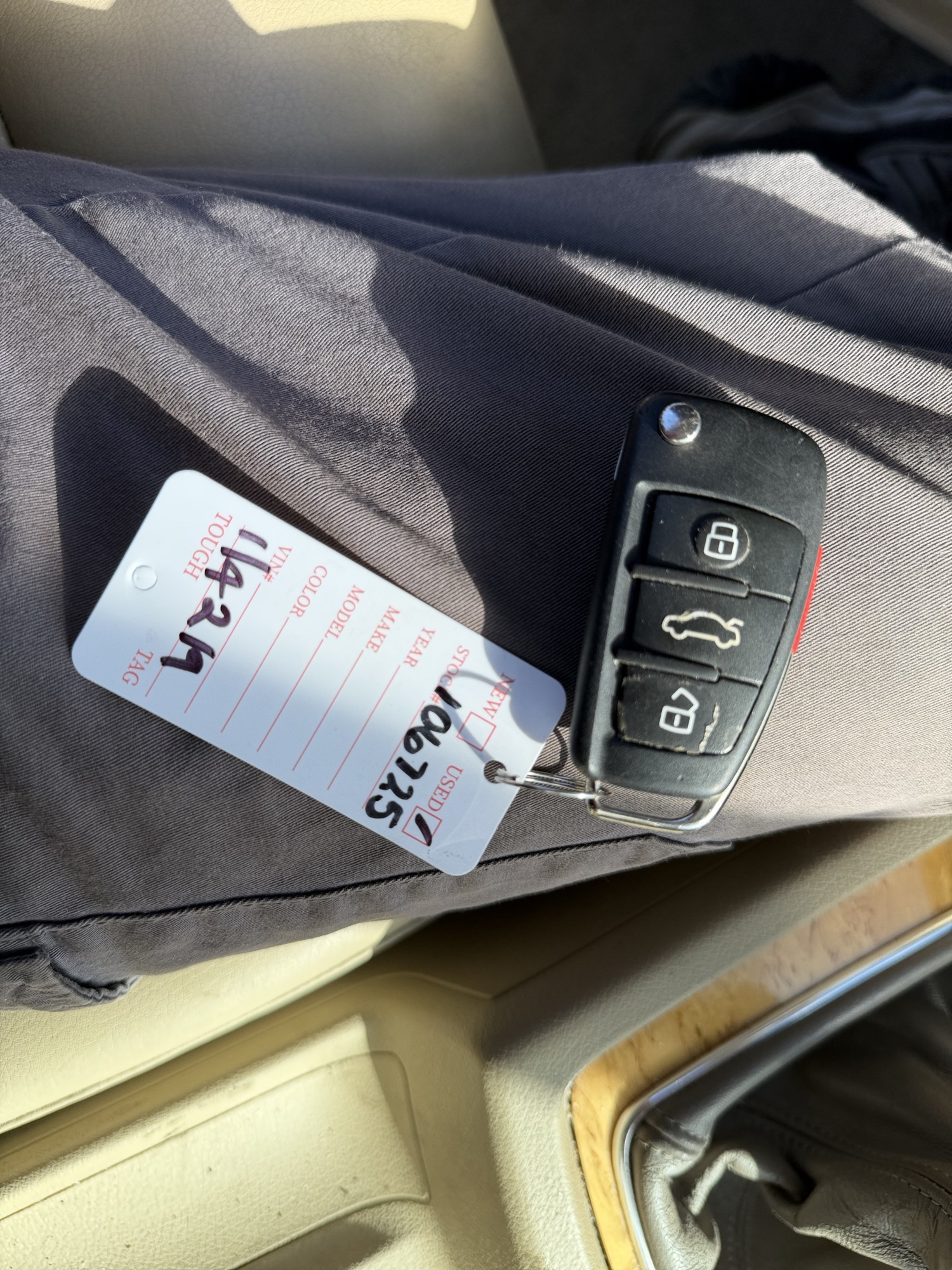 2006 audi a4 2.0t-quattro for sale near Elk River, Minnesota 106725_51_keys.jpg