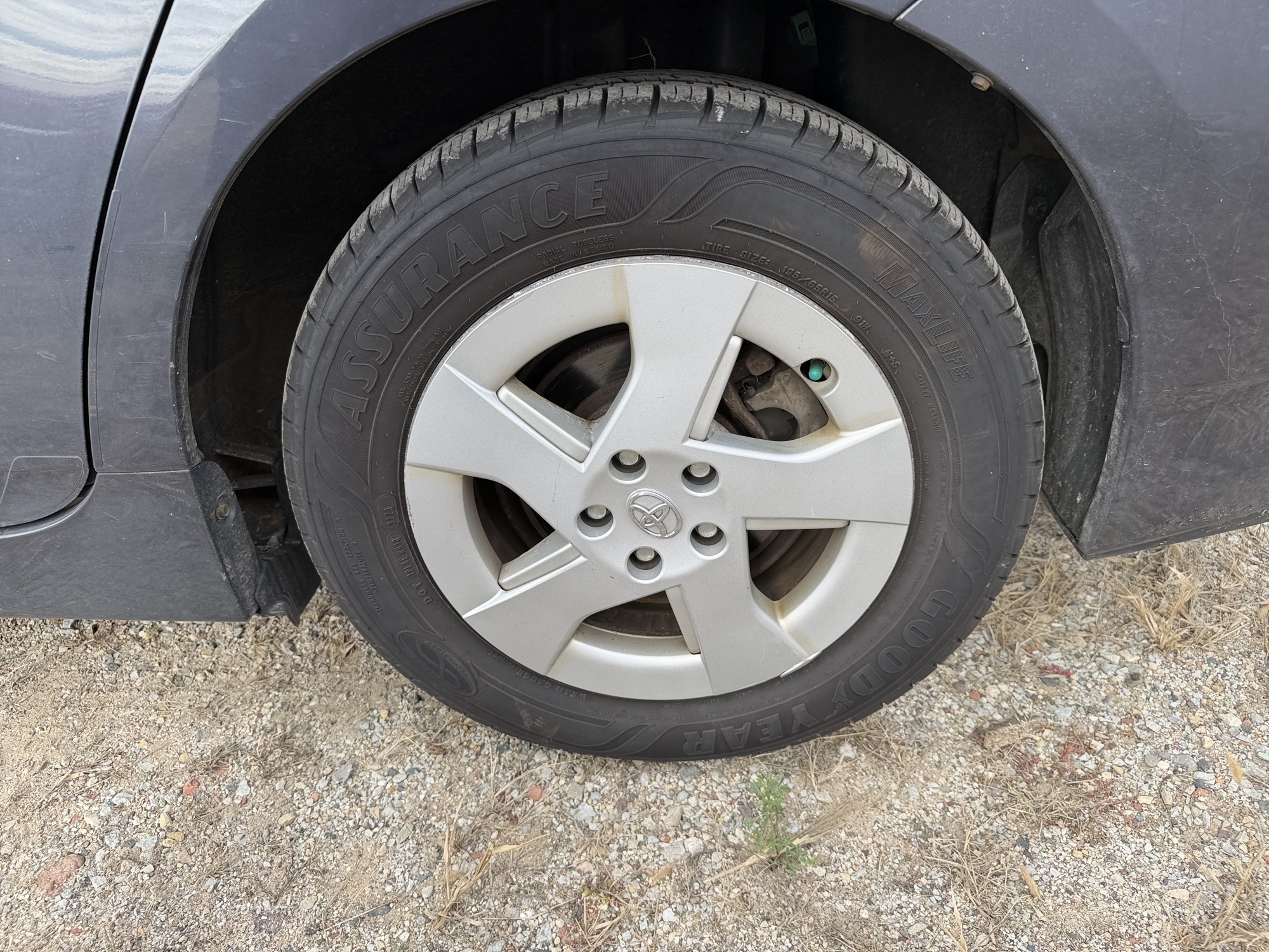 2010 toyota prius prius-ii with 276789 miles for sale near Elk River, Minnesota 106727_13_rear_drv_wheel.jpg