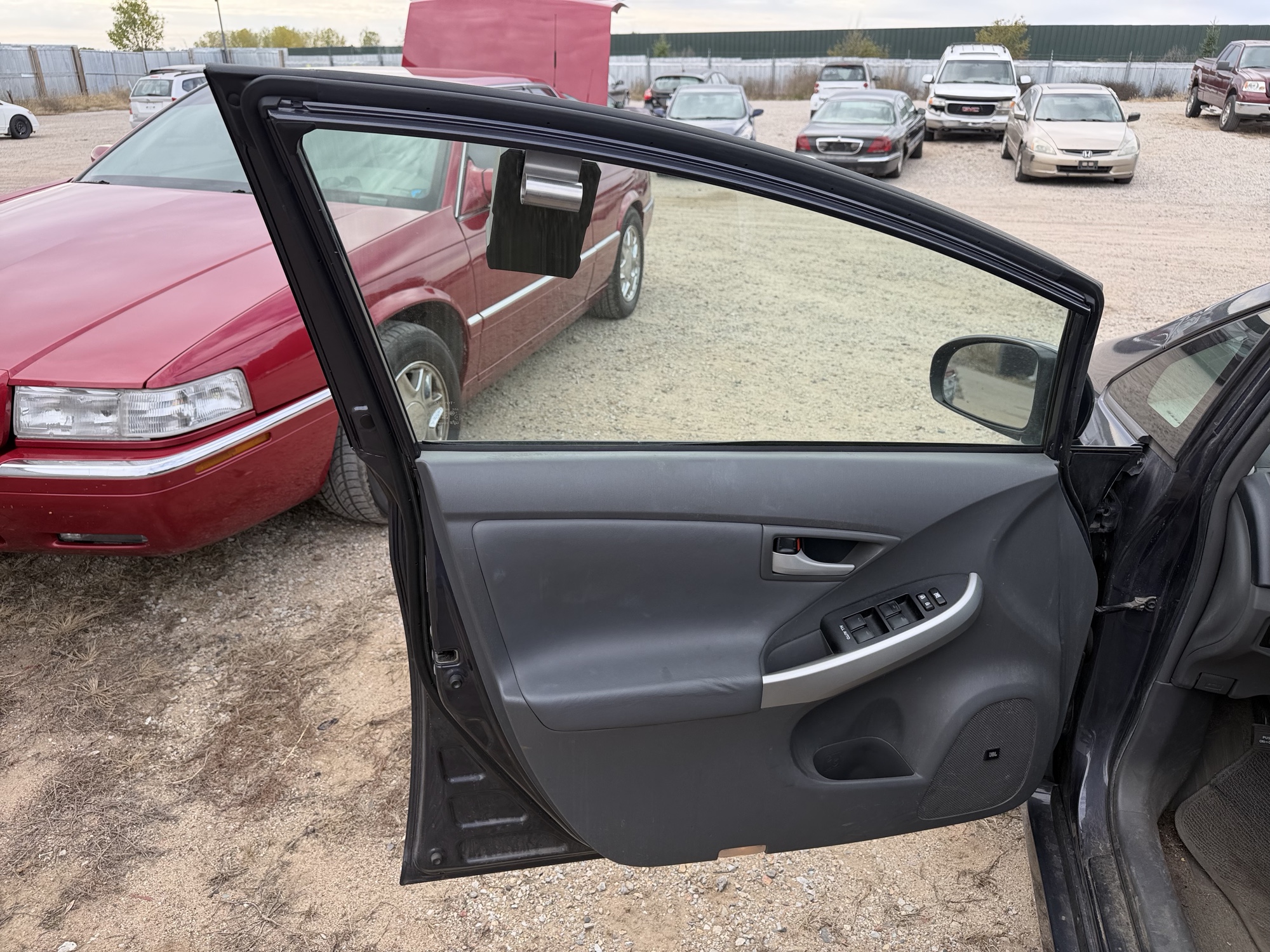 2010 toyota prius prius-ii with 276789 miles for sale near Elk River, Minnesota 106727_23_driver_door_panel.jpg