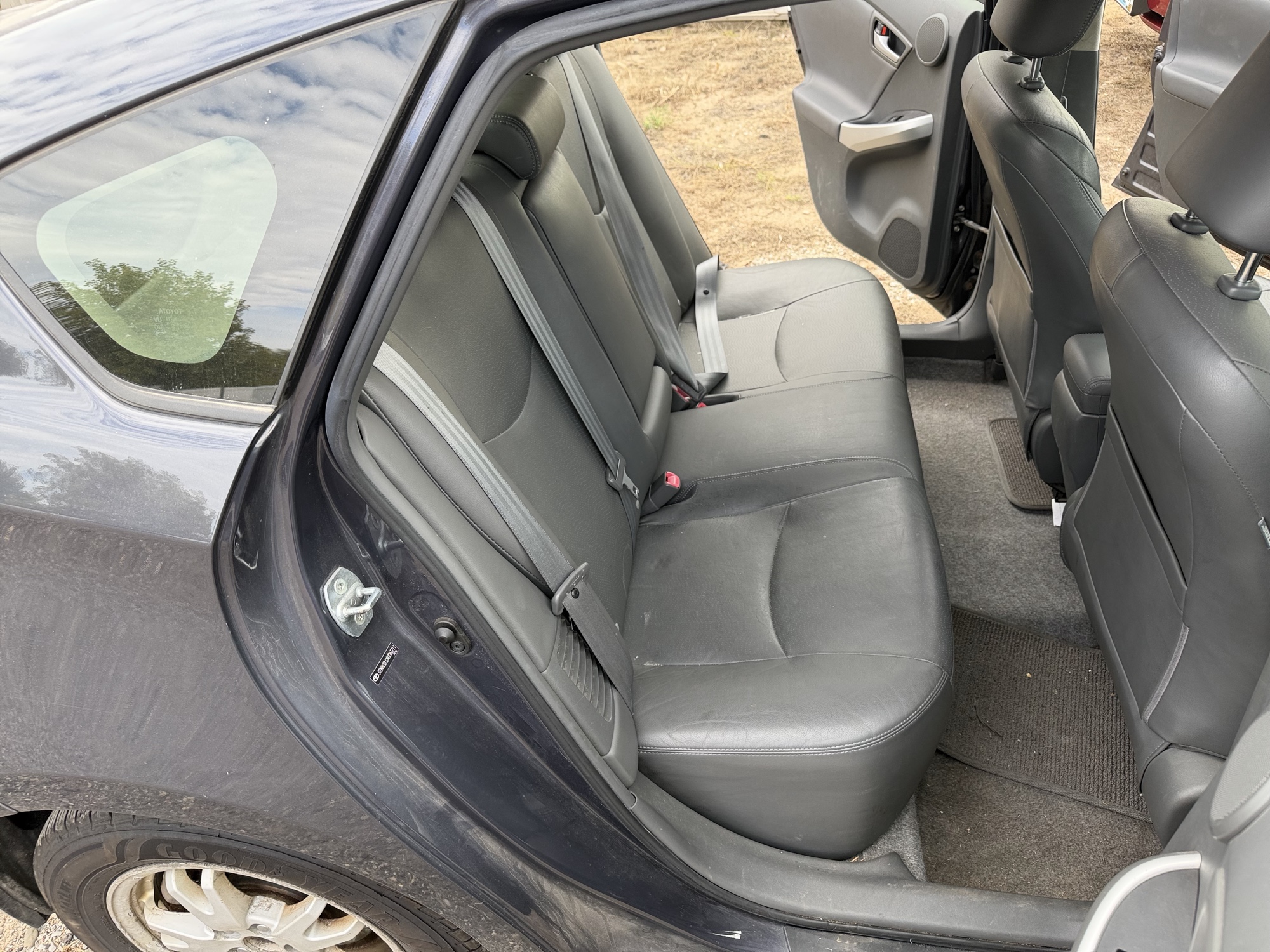 2010 toyota prius prius-ii with 276789 miles for sale near Elk River, Minnesota 106727_28_pass_rear_seat.jpg