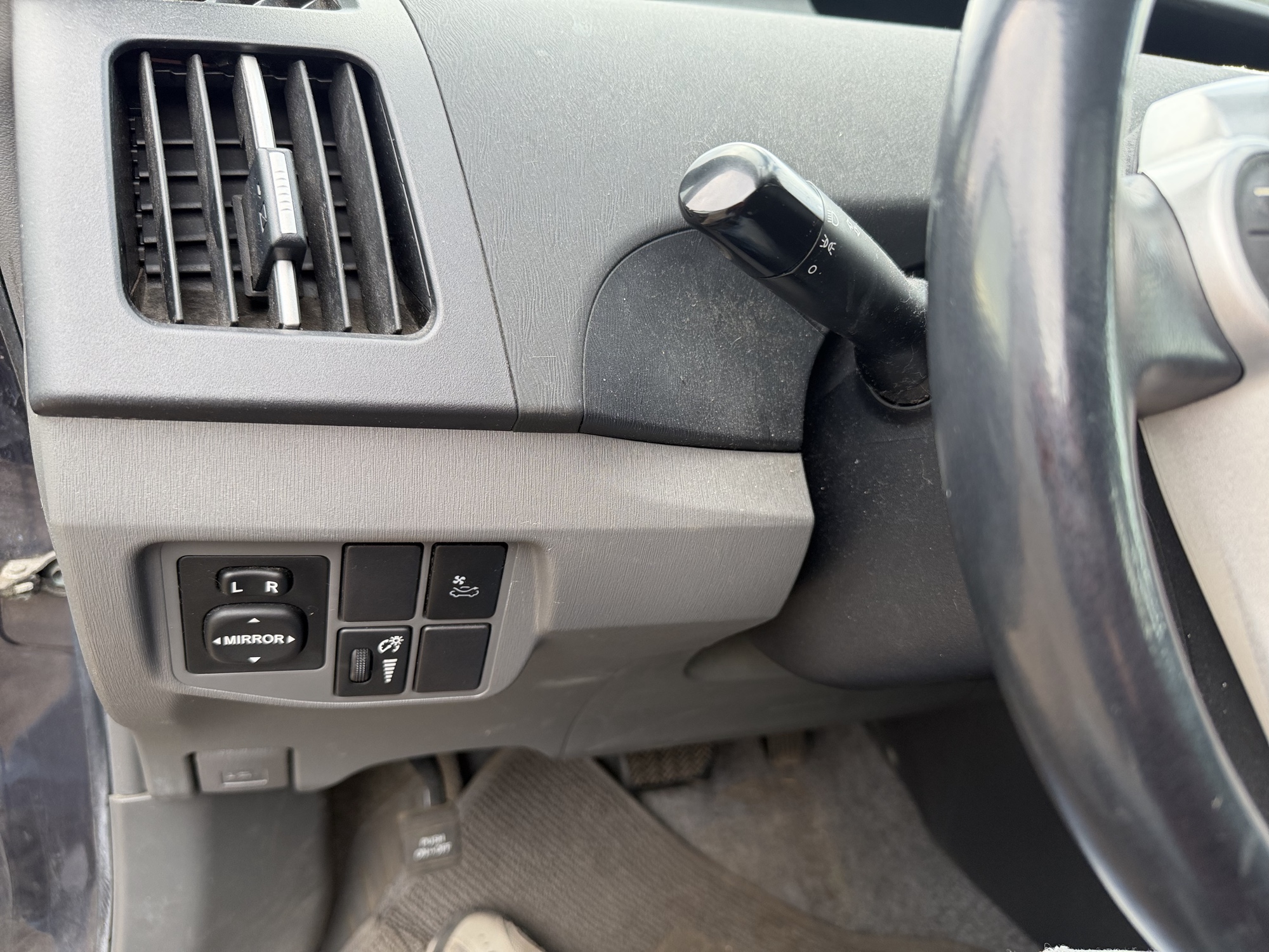 2010 toyota prius prius-ii with 276789 miles for sale near Elk River, Minnesota 106727_37_left_of_steering_wheel.jpg