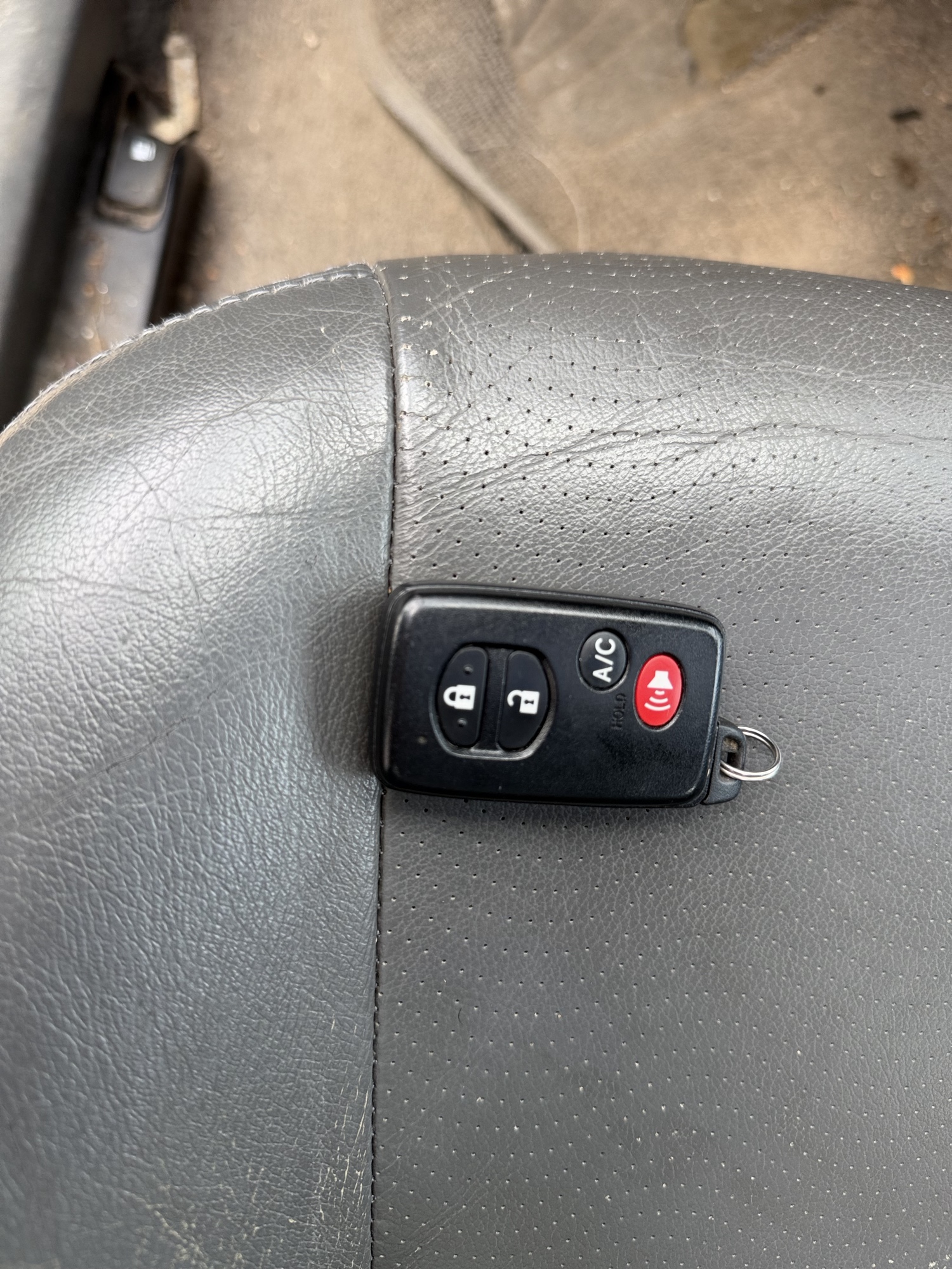 2010 toyota prius prius-ii with 276789 miles for sale near Elk River, Minnesota 106727_51_keys.jpg
