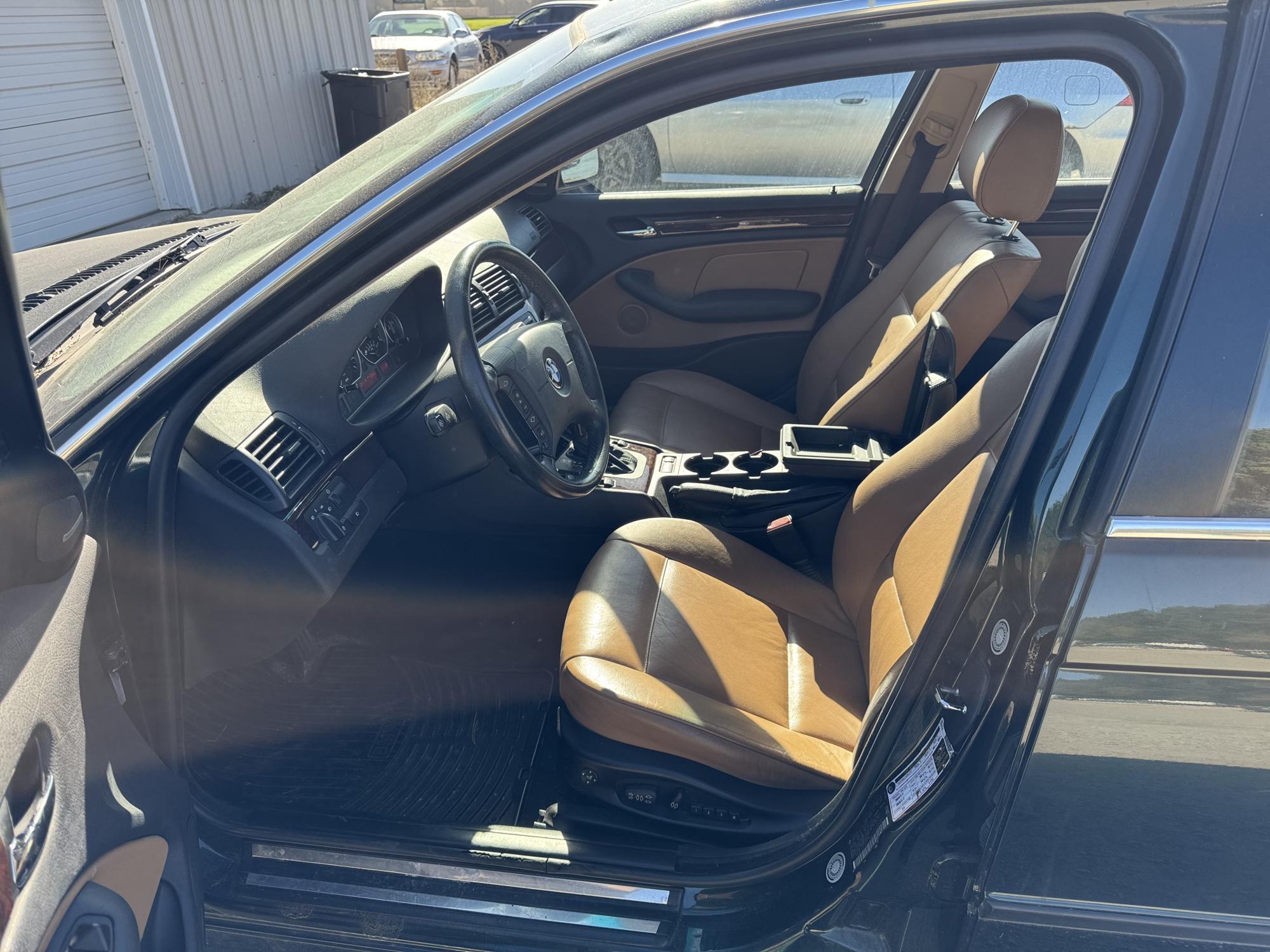 2005 bmw 3-series 330xi-sedan with 184119 miles for sale near Elk River, Minnesota 106728_22_driver_seat.jpg