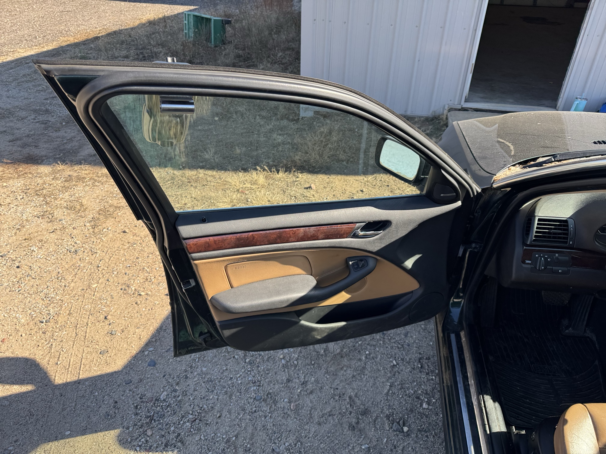 2005 bmw 3-series 330xi-sedan with 184119 miles for sale near Elk River, Minnesota 106728_23_driver_door_panel.jpg