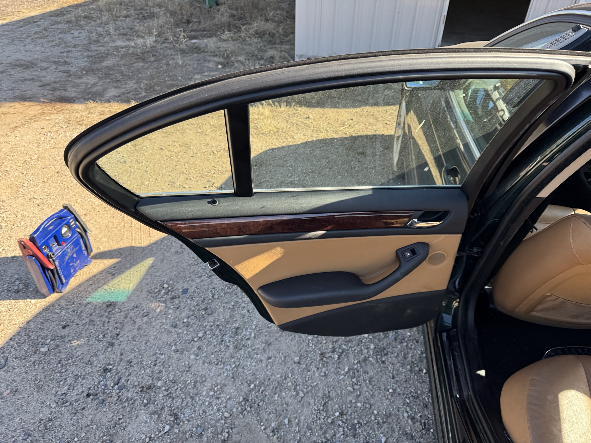 2005 bmw 3-series 330xi-sedan with 184119 miles for sale near Elk River, Minnesota 106728_25_drv_rear_door_panel.jpg