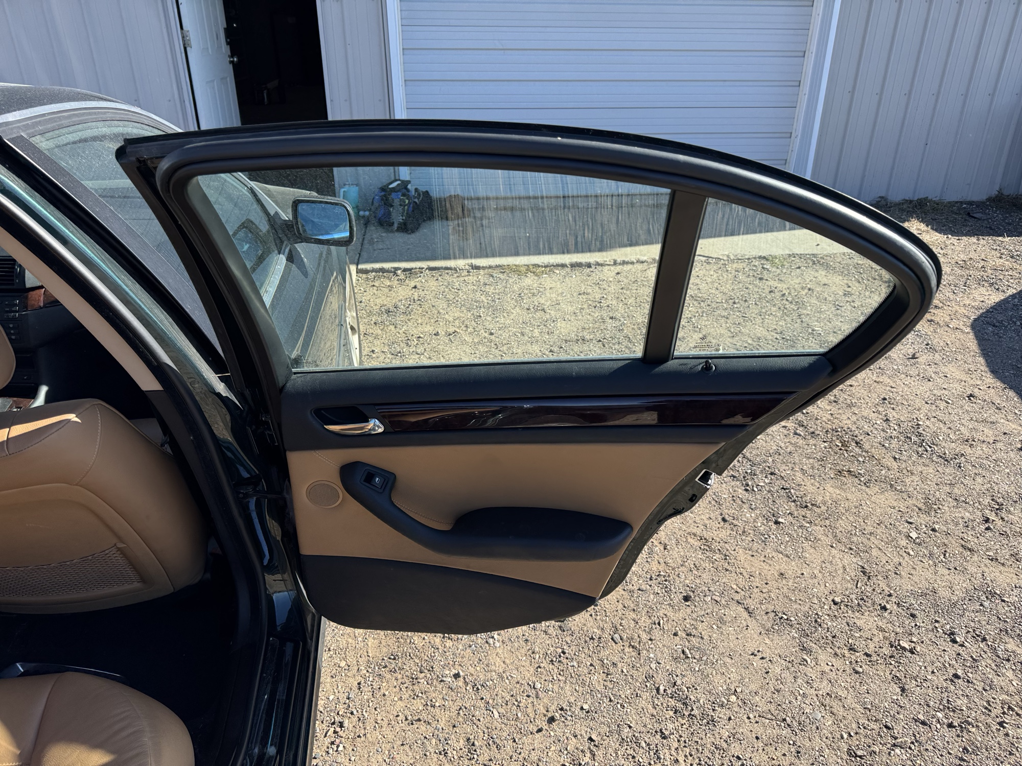 2005 bmw 3-series 330xi-sedan with 184119 miles for sale near Elk River, Minnesota 106728_30_pass_rear_door_panel.jpg