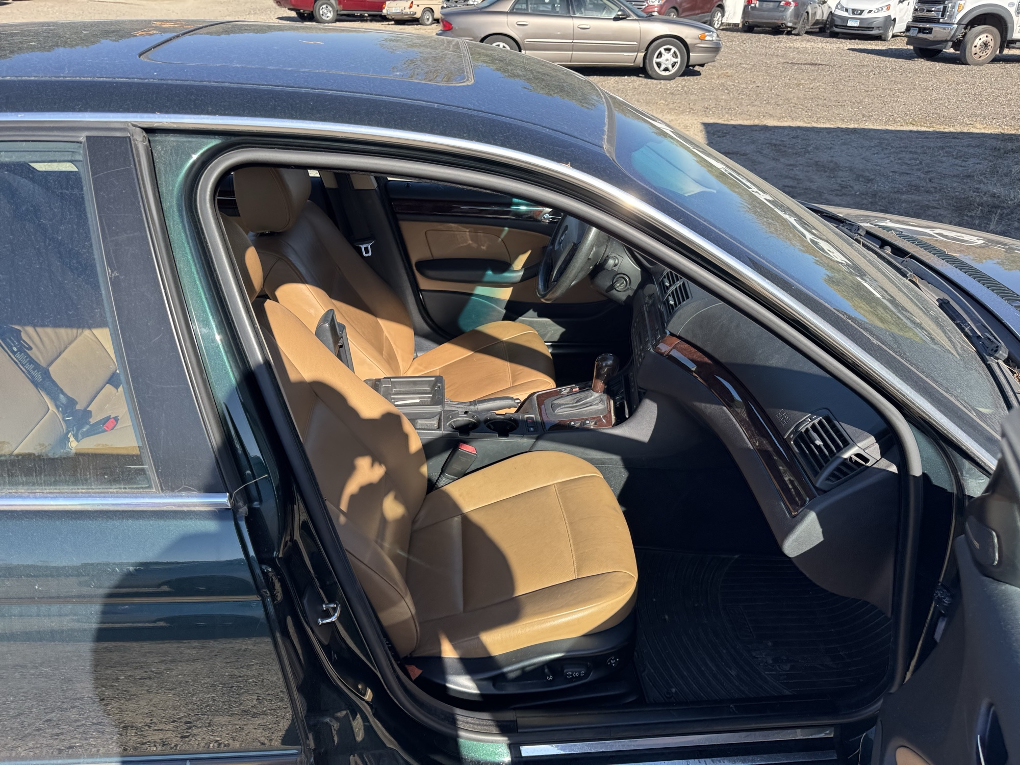 2005 bmw 3-series 330xi-sedan with 184119 miles for sale near Elk River, Minnesota 106728_31_passenger_seat.jpg