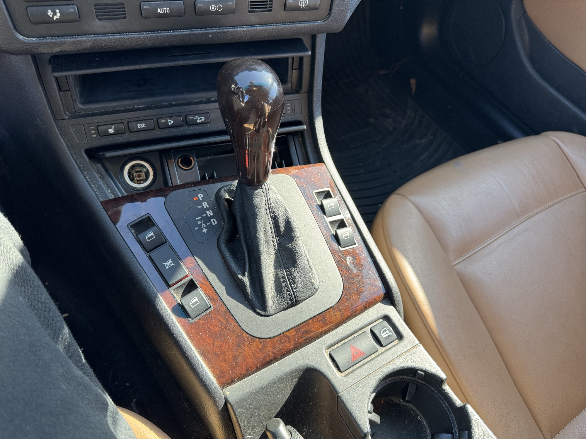 2005 bmw 3-series 330xi-sedan with 184119 miles for sale near Elk River, Minnesota 106728_41_shifter.jpg