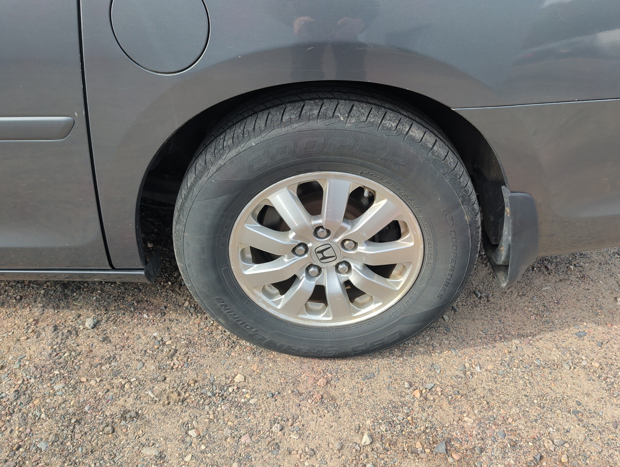 2010 honda odyssey ex-l with 186371 miles for sale near Elk River, Minnesota 106729_13_rear_drv_wheel.jpg