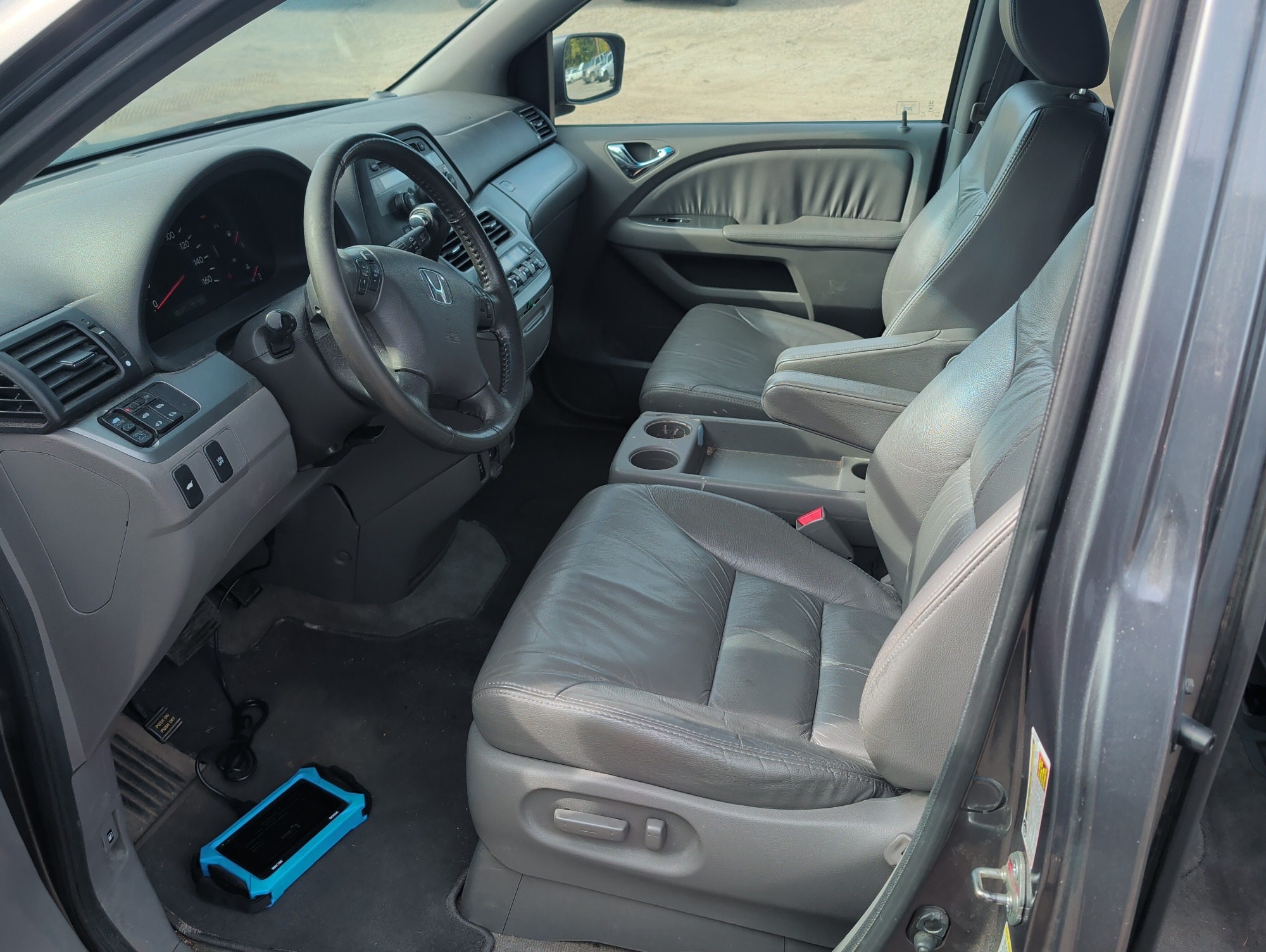 2010 honda odyssey ex-l with 186371 miles for sale near Elk River, Minnesota 106729_22_driver_seat.jpg