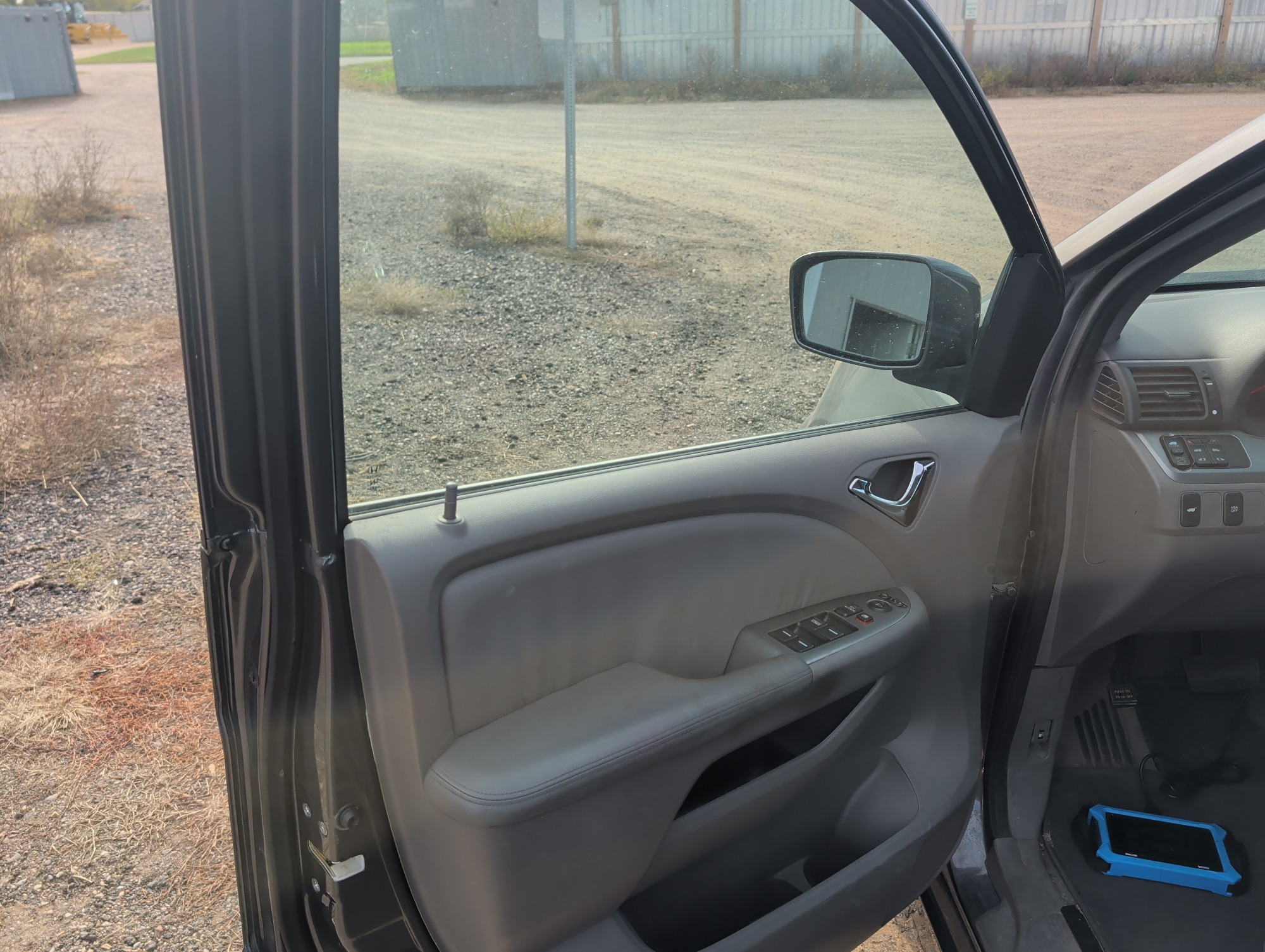 2010 honda odyssey ex-l with 186371 miles for sale near Elk River, Minnesota 106729_23_driver_door_panel.jpg