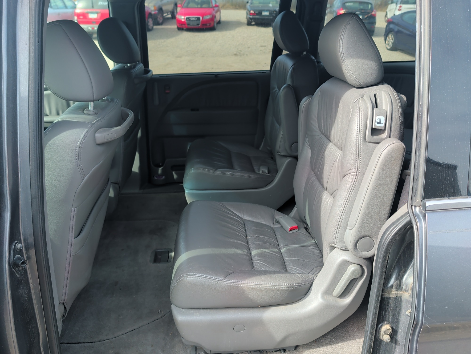 2010 honda odyssey ex-l with 186371 miles for sale near Elk River, Minnesota 106729_24_drv_rear_seat.jpg