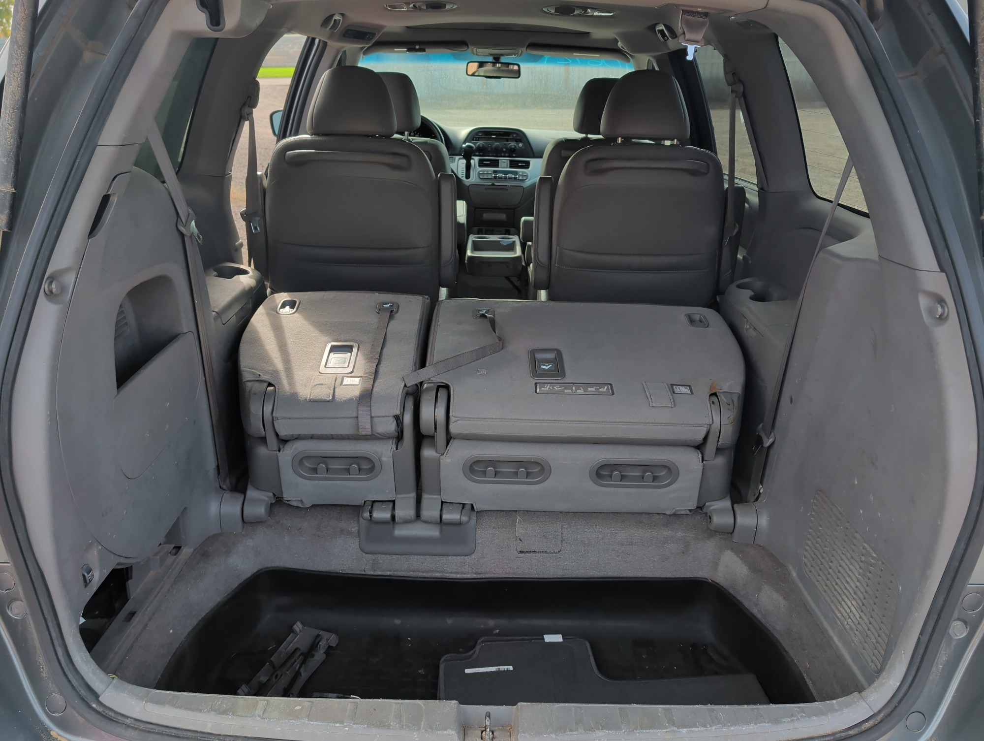2010 honda odyssey ex-l with 186371 miles for sale near Elk River, Minnesota 106729_26_trunk.jpg