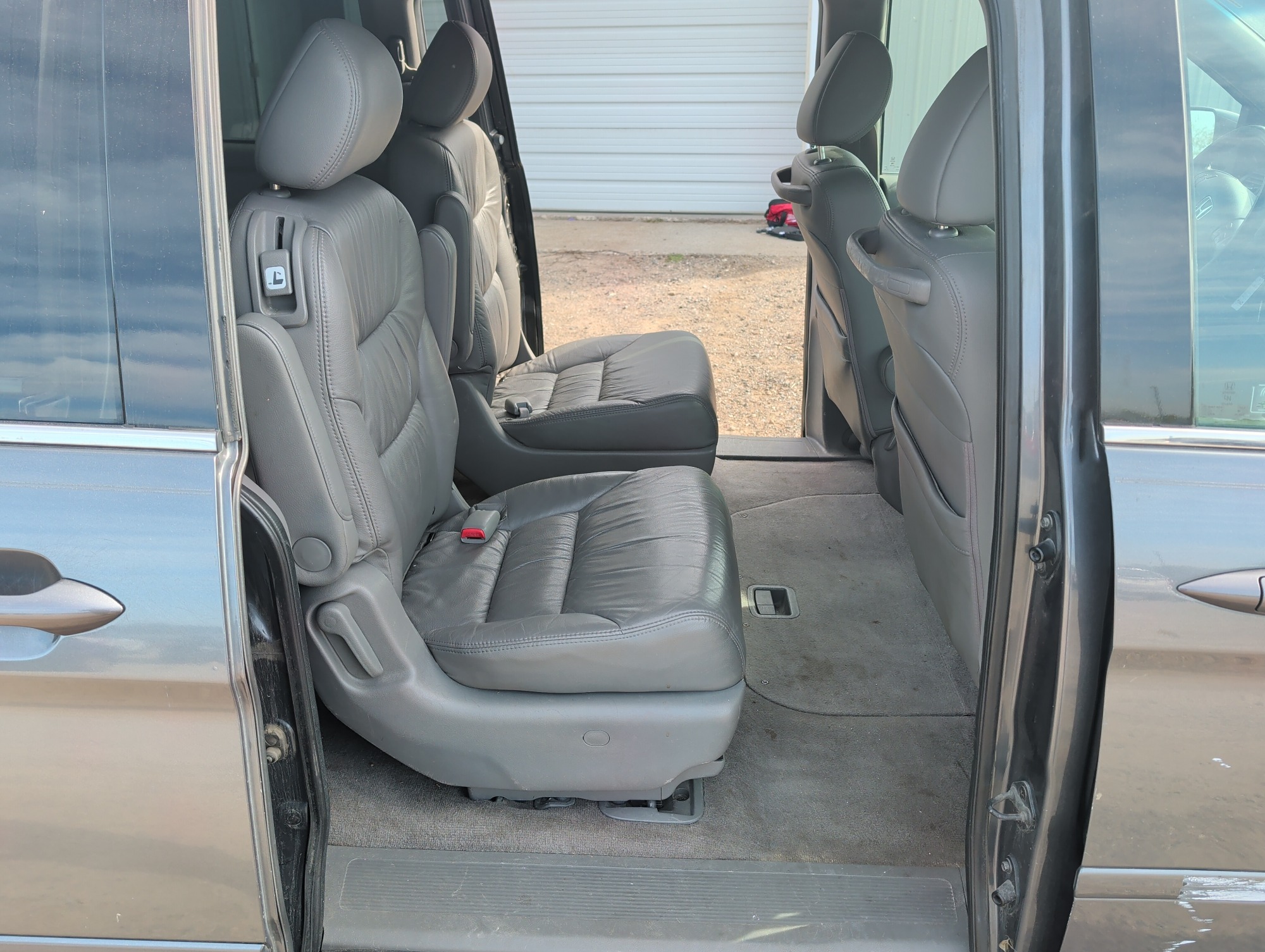 2010 honda odyssey ex-l with 186371 miles for sale near Elk River, Minnesota 106729_28_pass_rear_seat.jpg