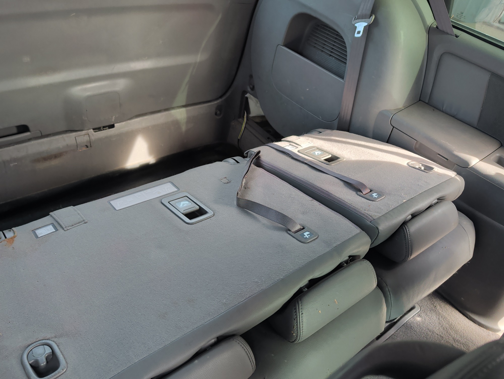 2010 honda odyssey ex-l with 186371 miles for sale near Elk River, Minnesota 106729_29_third_row_seat.jpg
