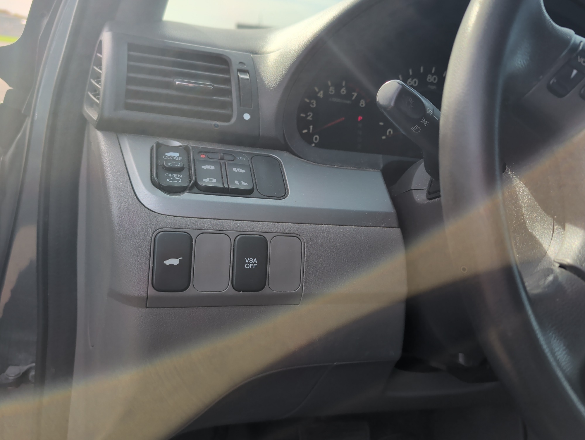 2010 honda odyssey ex-l with 186371 miles for sale near Elk River, Minnesota 106729_37_left_of_steering_wheel.jpg