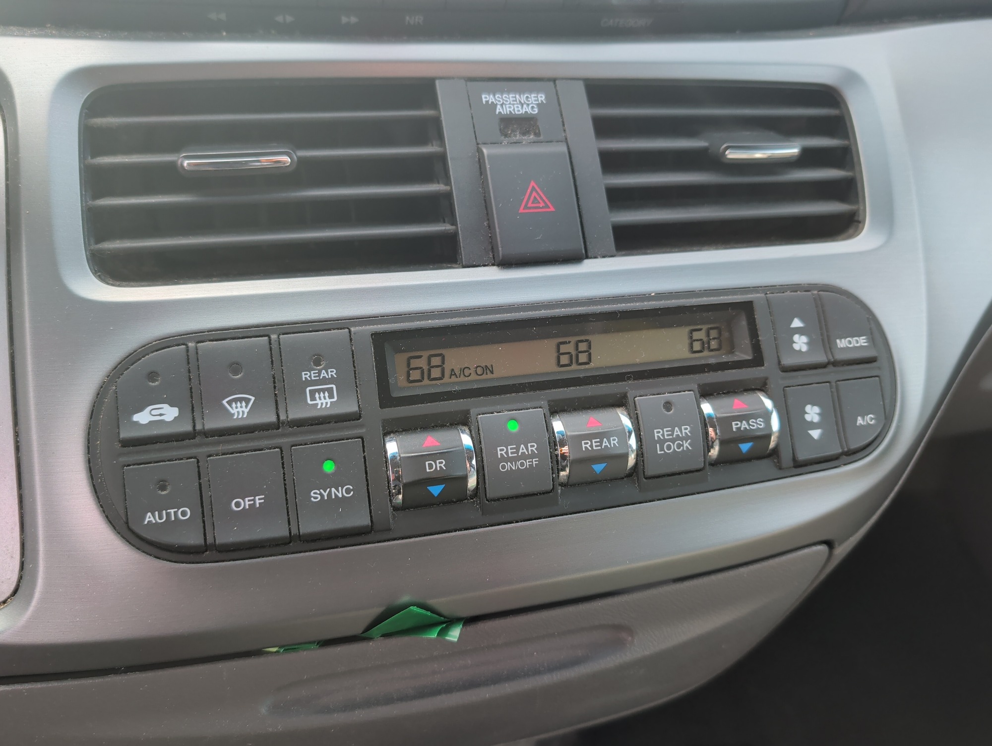 2010 honda odyssey ex-l with 186371 miles for sale near Elk River, Minnesota 106729_40_climate_control.jpg