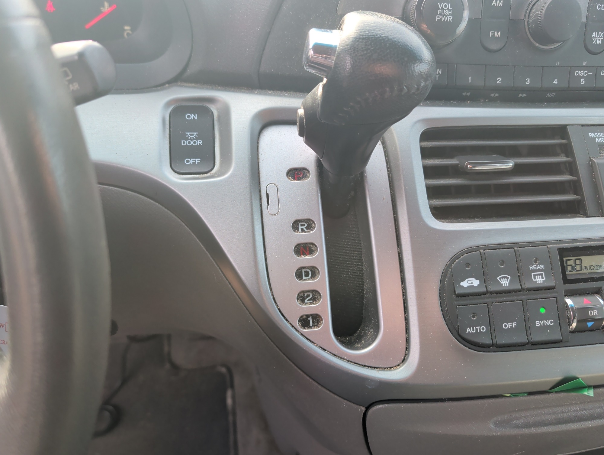 2010 honda odyssey ex-l with 186371 miles for sale near Elk River, Minnesota 106729_41_shifter.jpg