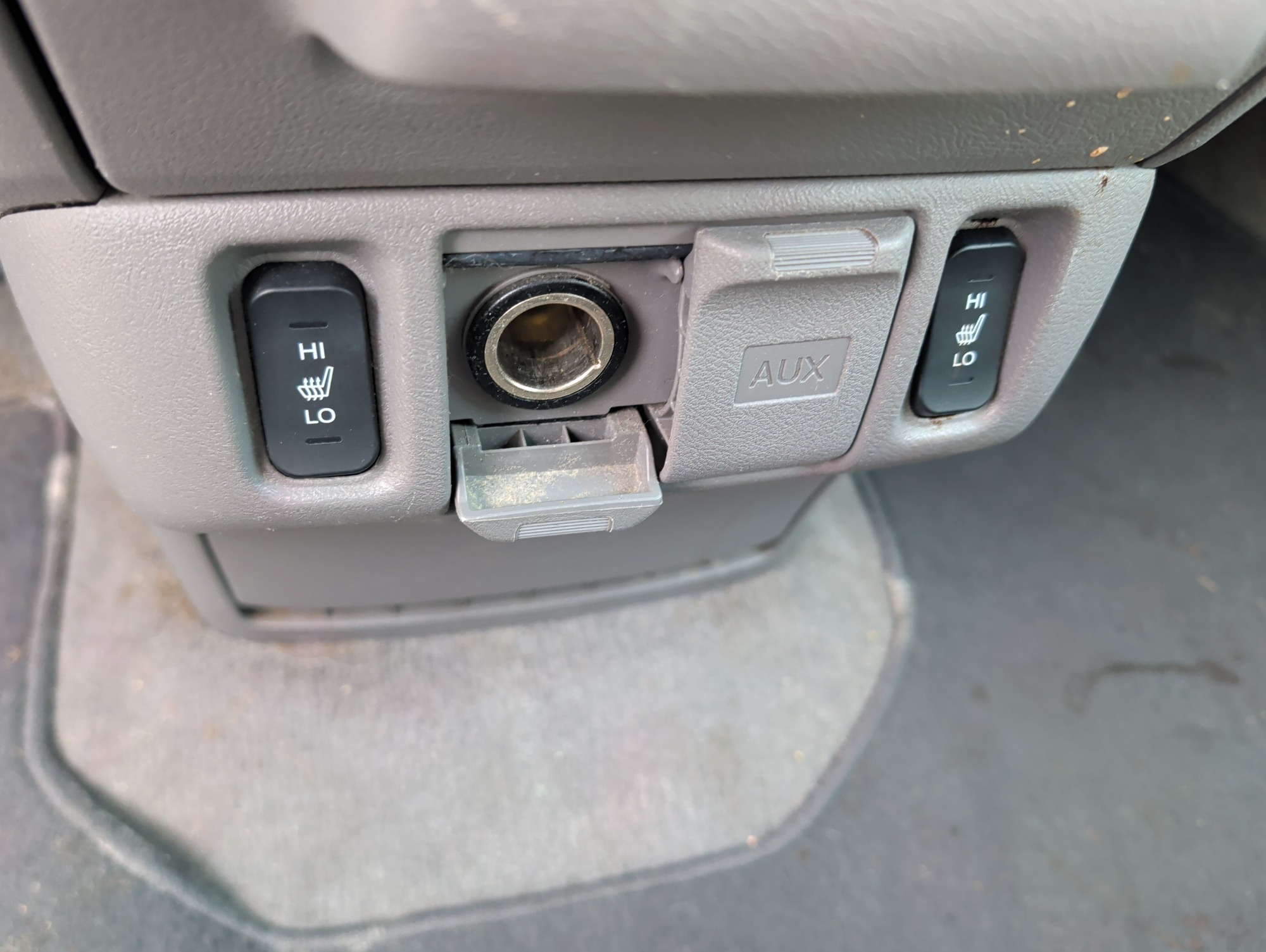 2010 honda odyssey ex-l with 186371 miles for sale near Elk River, Minnesota 106729_42_heated_seat_switches.jpg