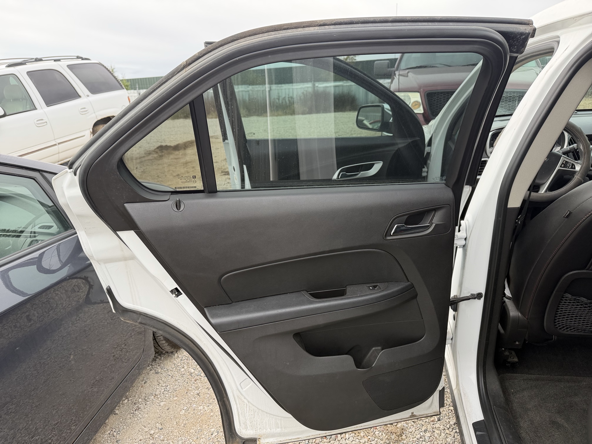2011 chevrolet equinox ltz-2wd with 105523 miles for sale near Elk River, Minnesota 106730_25_drv_rear_door_panel.jpg