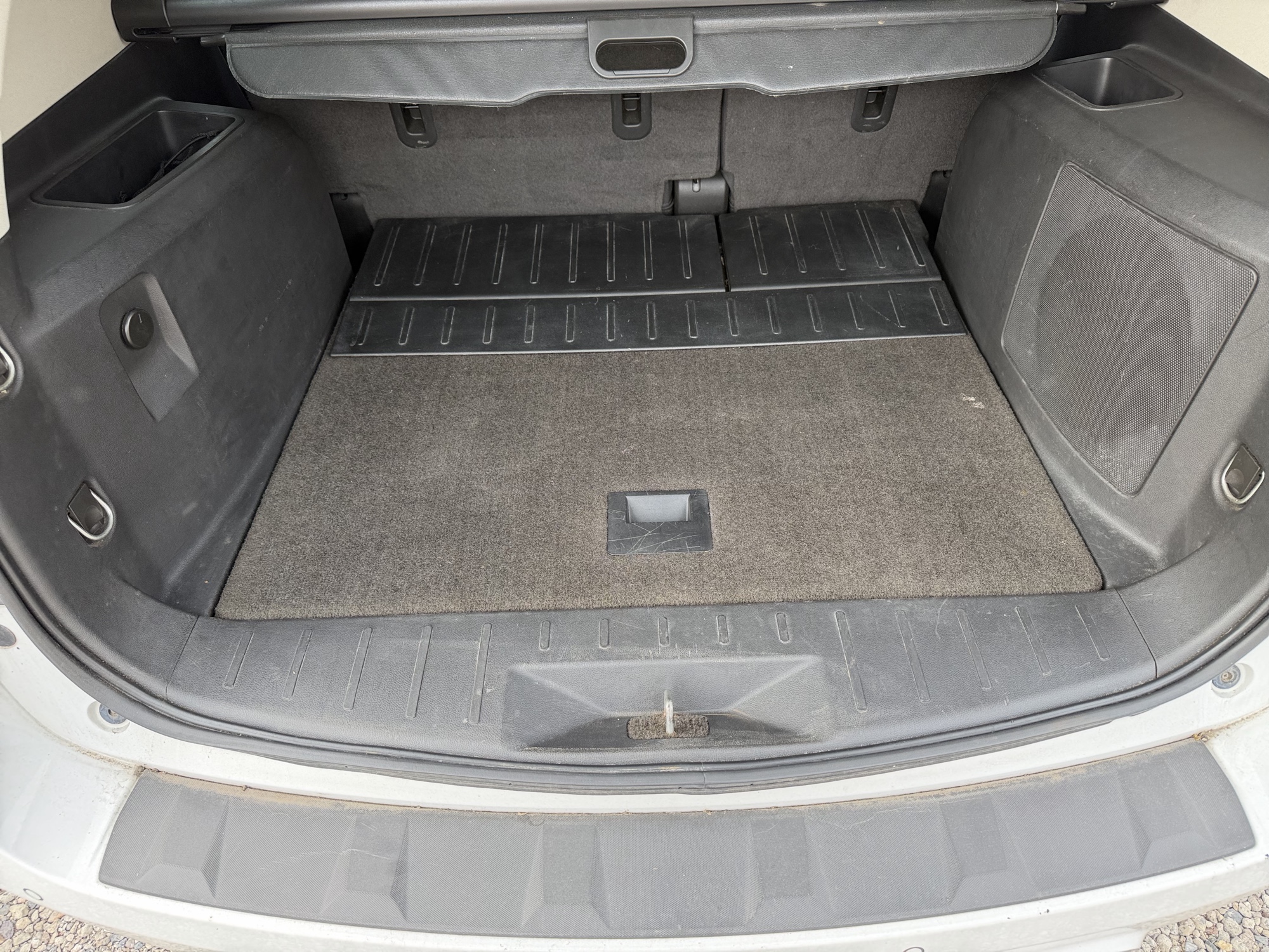 2011 chevrolet equinox ltz-2wd with 105523 miles for sale near Elk River, Minnesota 106730_26_trunk.jpg