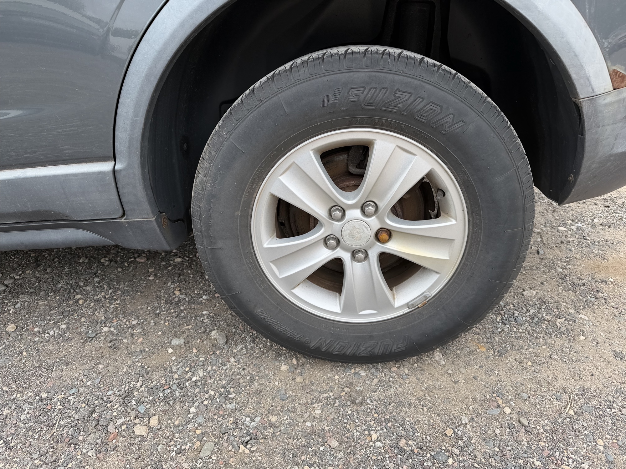 2008 saturn vue fwd-4-cylinder-xe with 219141 miles for sale near Elk River, Minnesota 106731_13_rear_drv_wheel.jpg