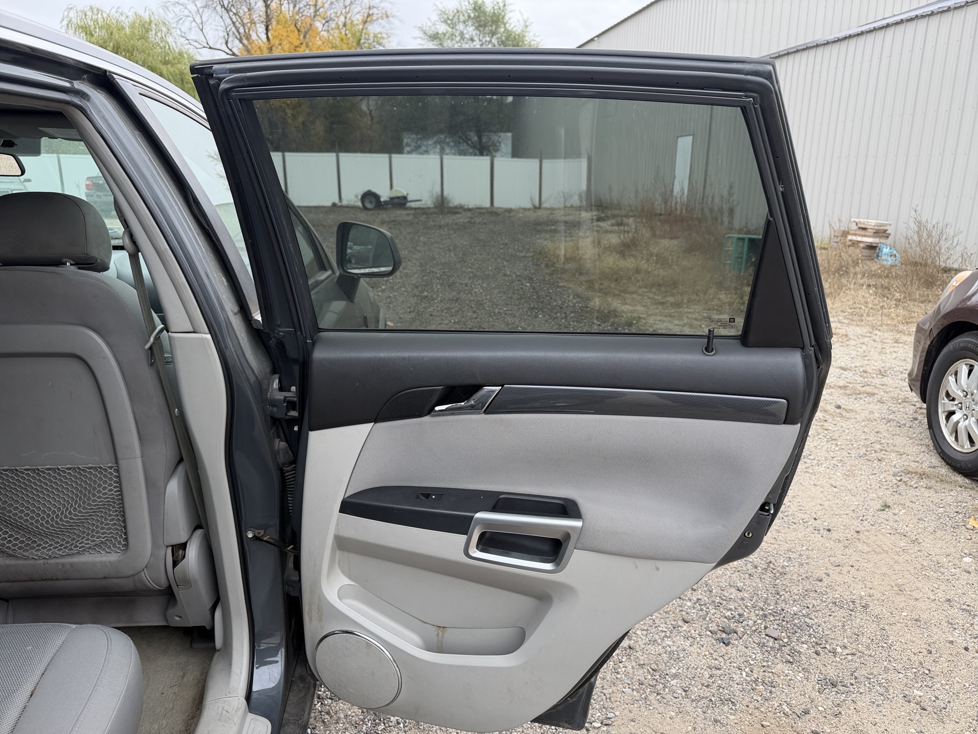 2008 saturn vue fwd-4-cylinder-xe with 219141 miles for sale near Elk River, Minnesota 106731_30_pass_rear_door_panel.jpg