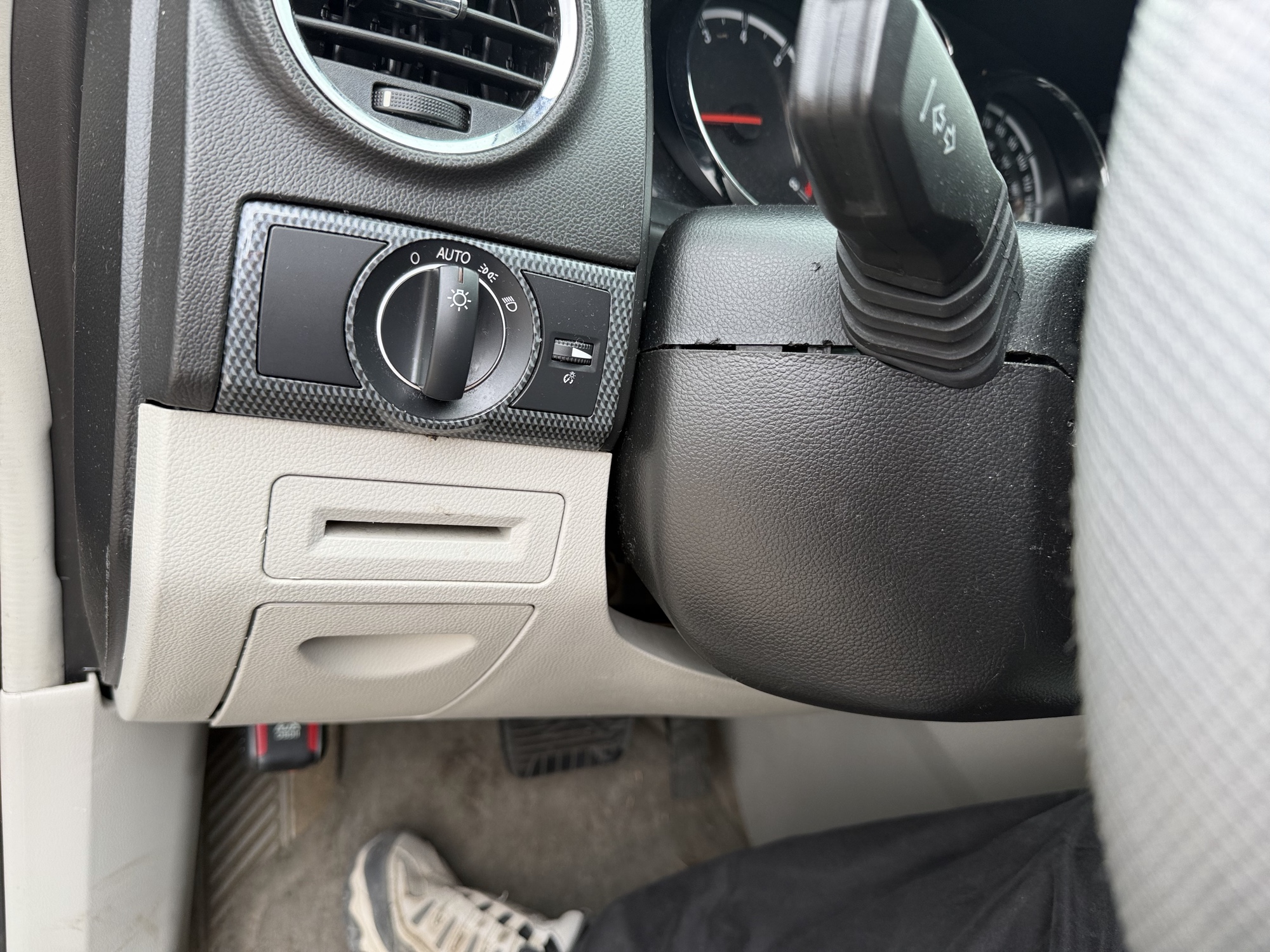 2008 saturn vue fwd-4-cylinder-xe with 219141 miles for sale near Elk River, Minnesota 106731_37_left_of_steering_wheel.jpg