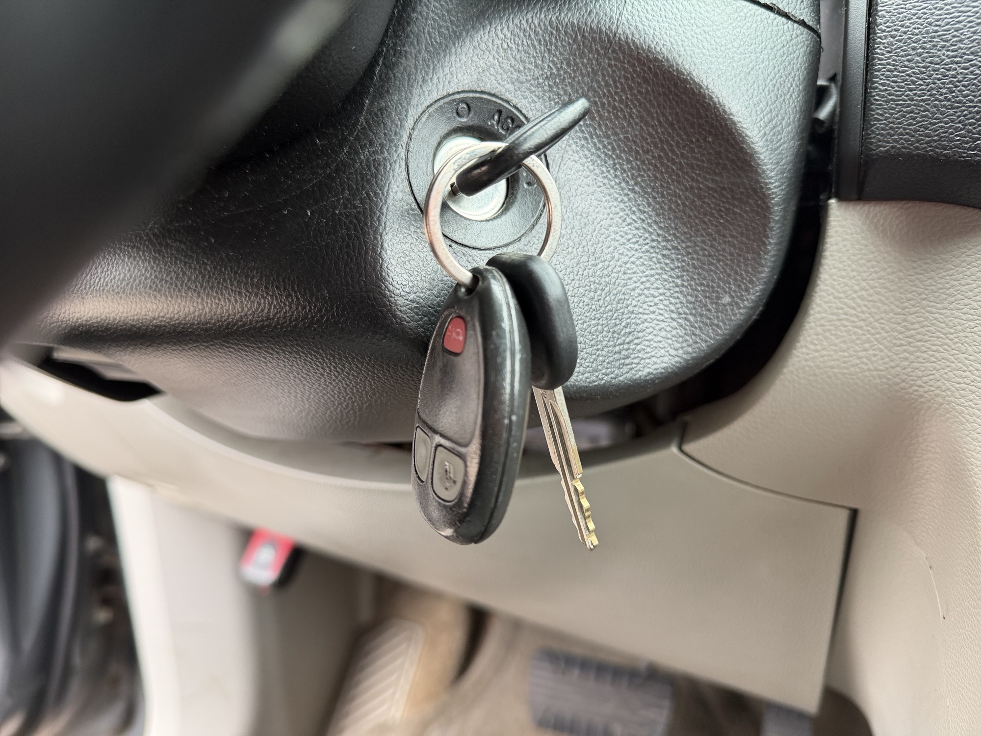 2008 saturn vue fwd-4-cylinder-xe with 219141 miles for sale near Elk River, Minnesota 106731_51_keys.jpg