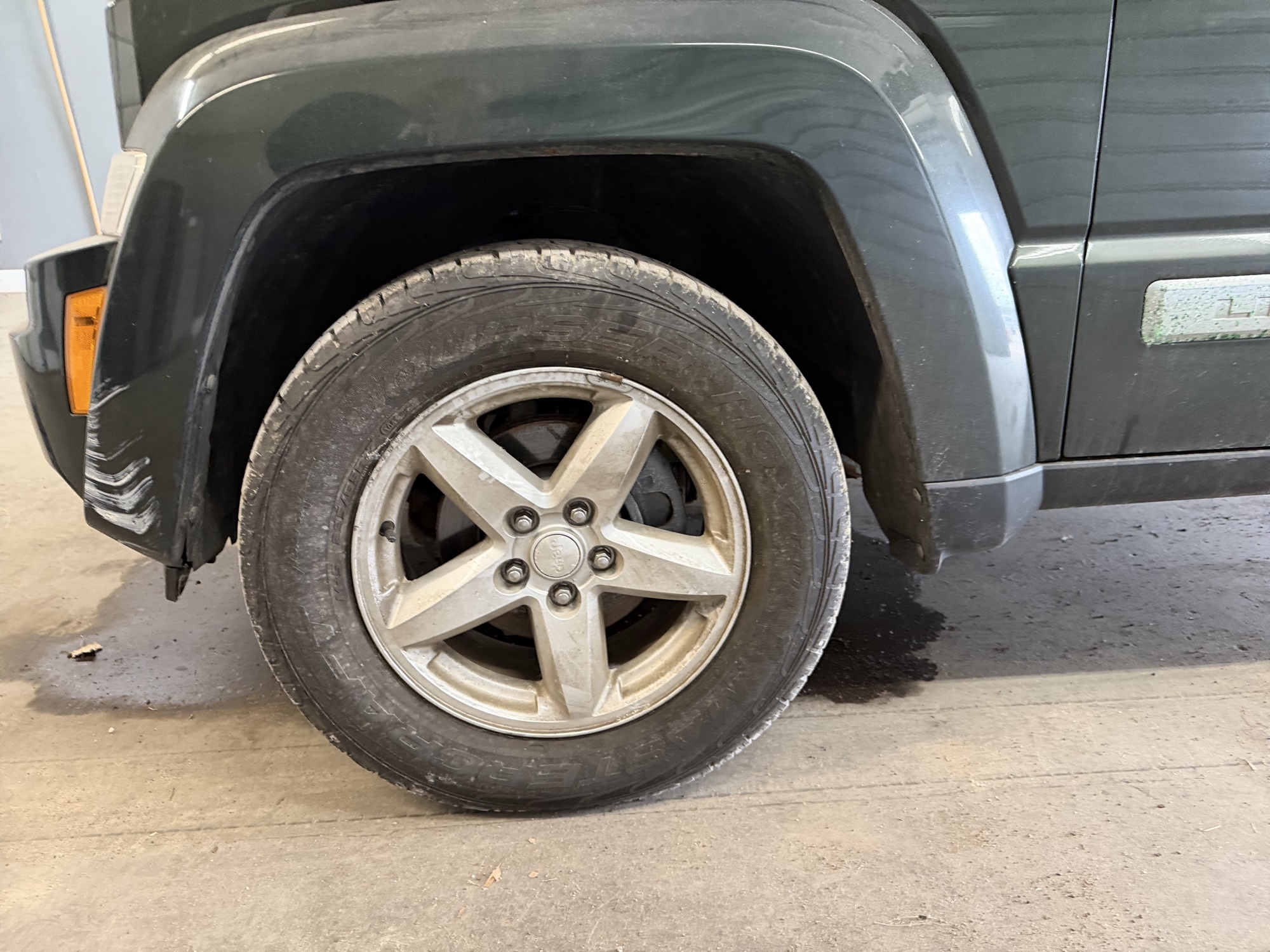 2010 jeep liberty limited-4wd with 118681 miles for sale near Elk River, Minnesota 106732_12_drv_front_wheel.jpg