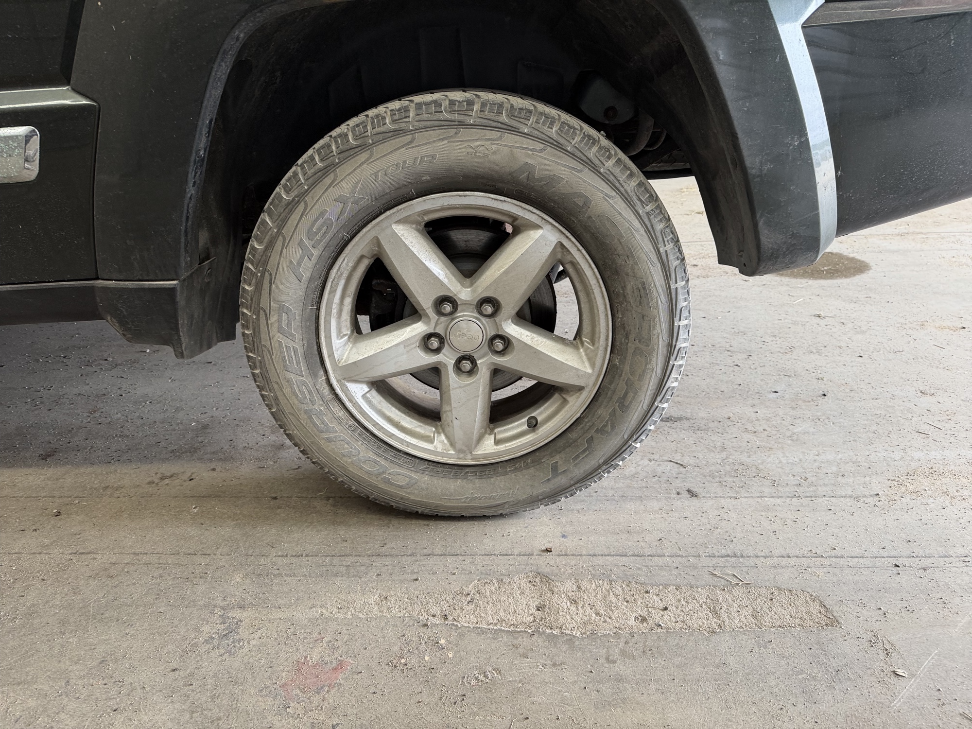 2010 jeep liberty limited-4wd with 118681 miles for sale near Elk River, Minnesota 106732_13_rear_drv_wheel.jpg