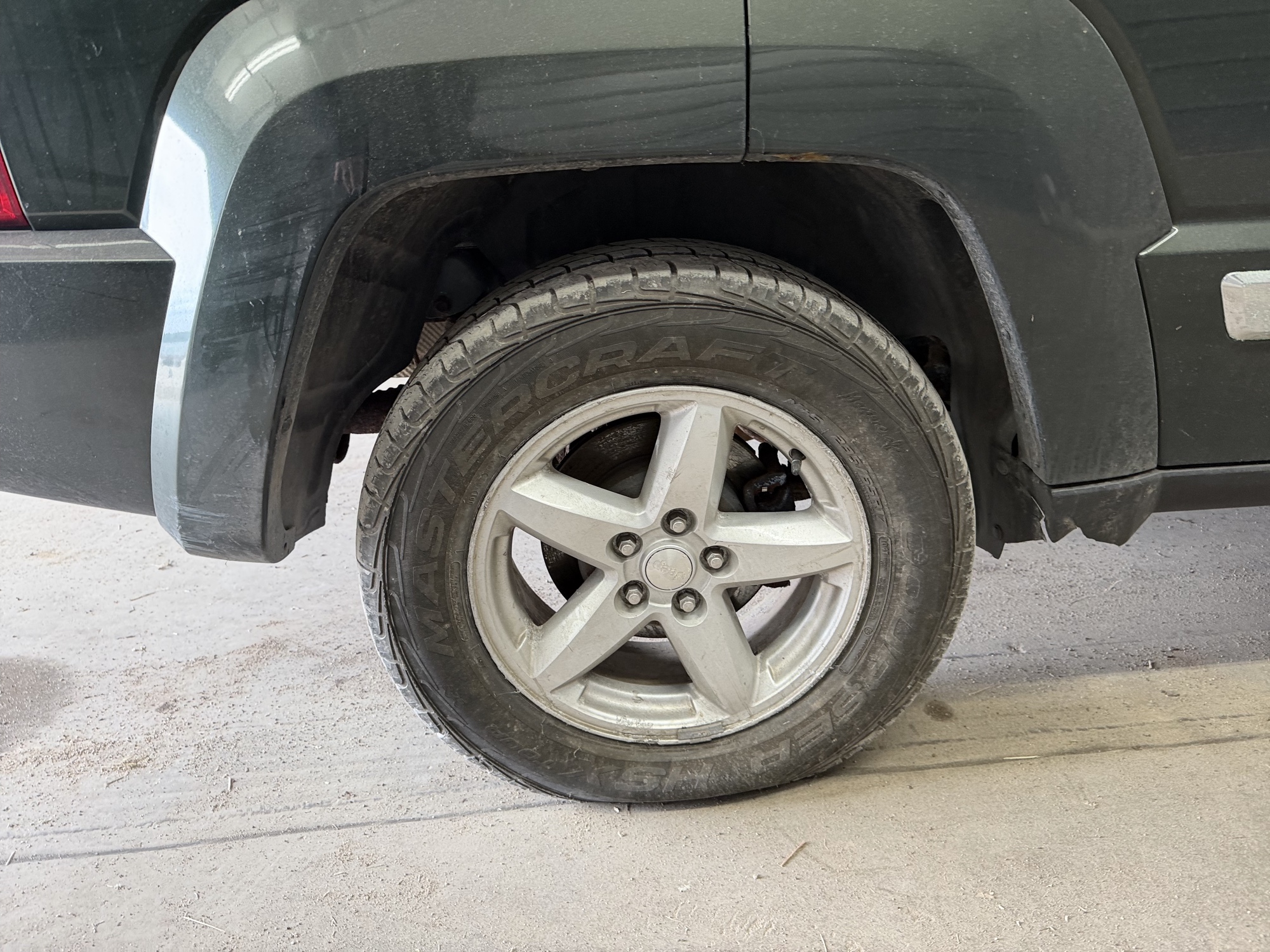 2010 jeep liberty limited-4wd with 118681 miles for sale near Elk River, Minnesota 106732_14_rear_pass_wheel.jpg