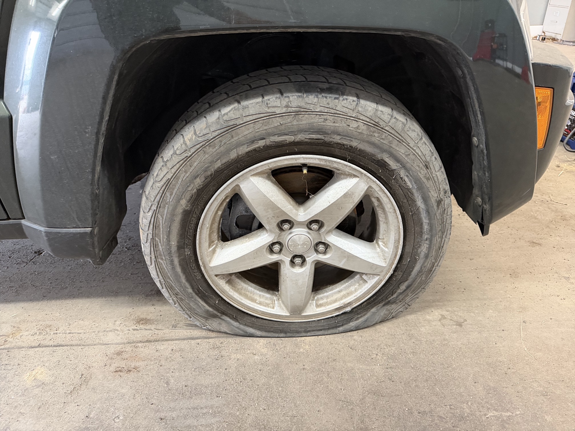 2010 jeep liberty limited-4wd with 118681 miles for sale near Elk River, Minnesota 106732_15_front_pass_wheel.jpg