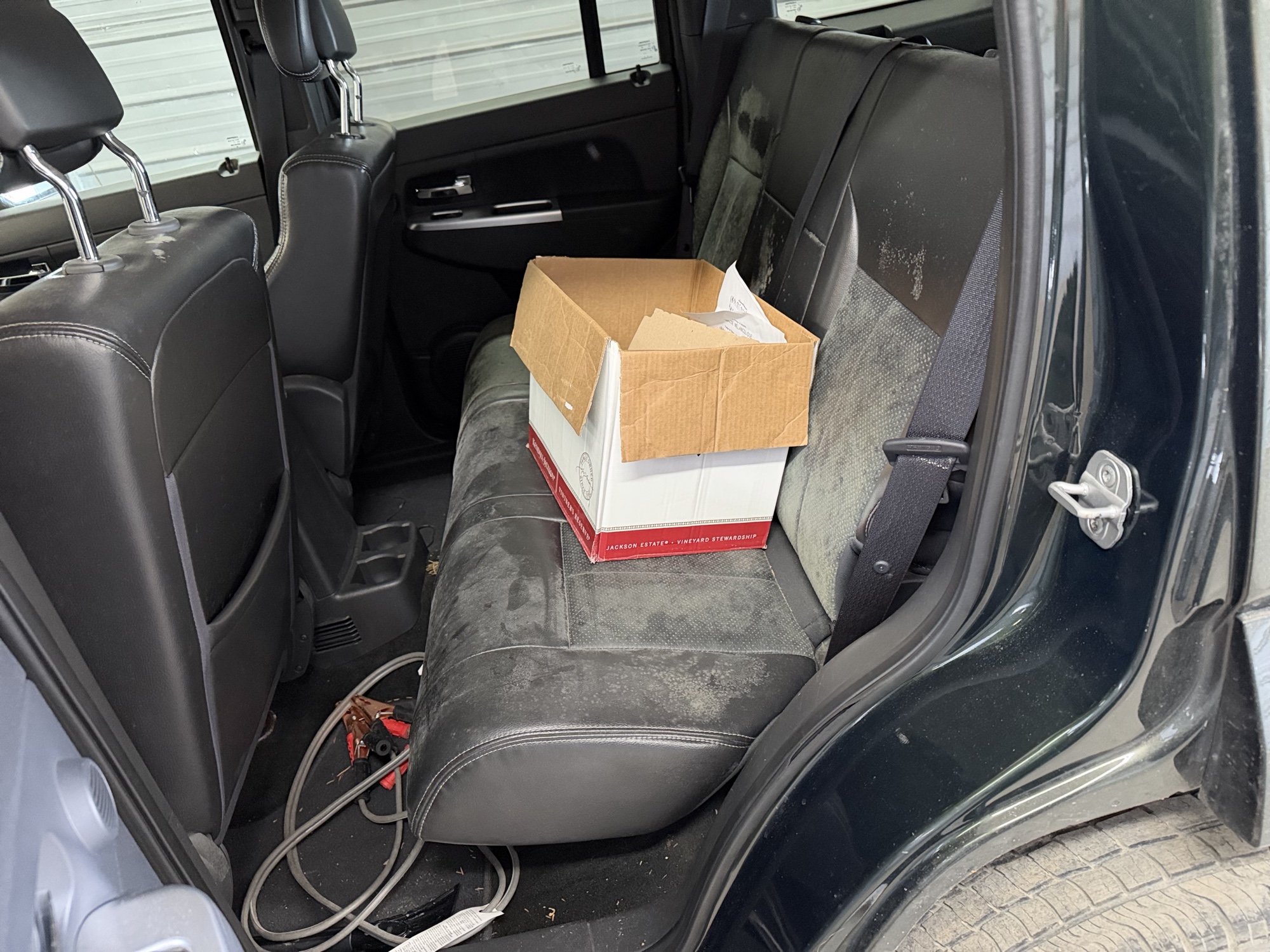 2010 jeep liberty limited-4wd with 118681 miles for sale near Elk River, Minnesota 106732_24_drv_rear_seat.jpg