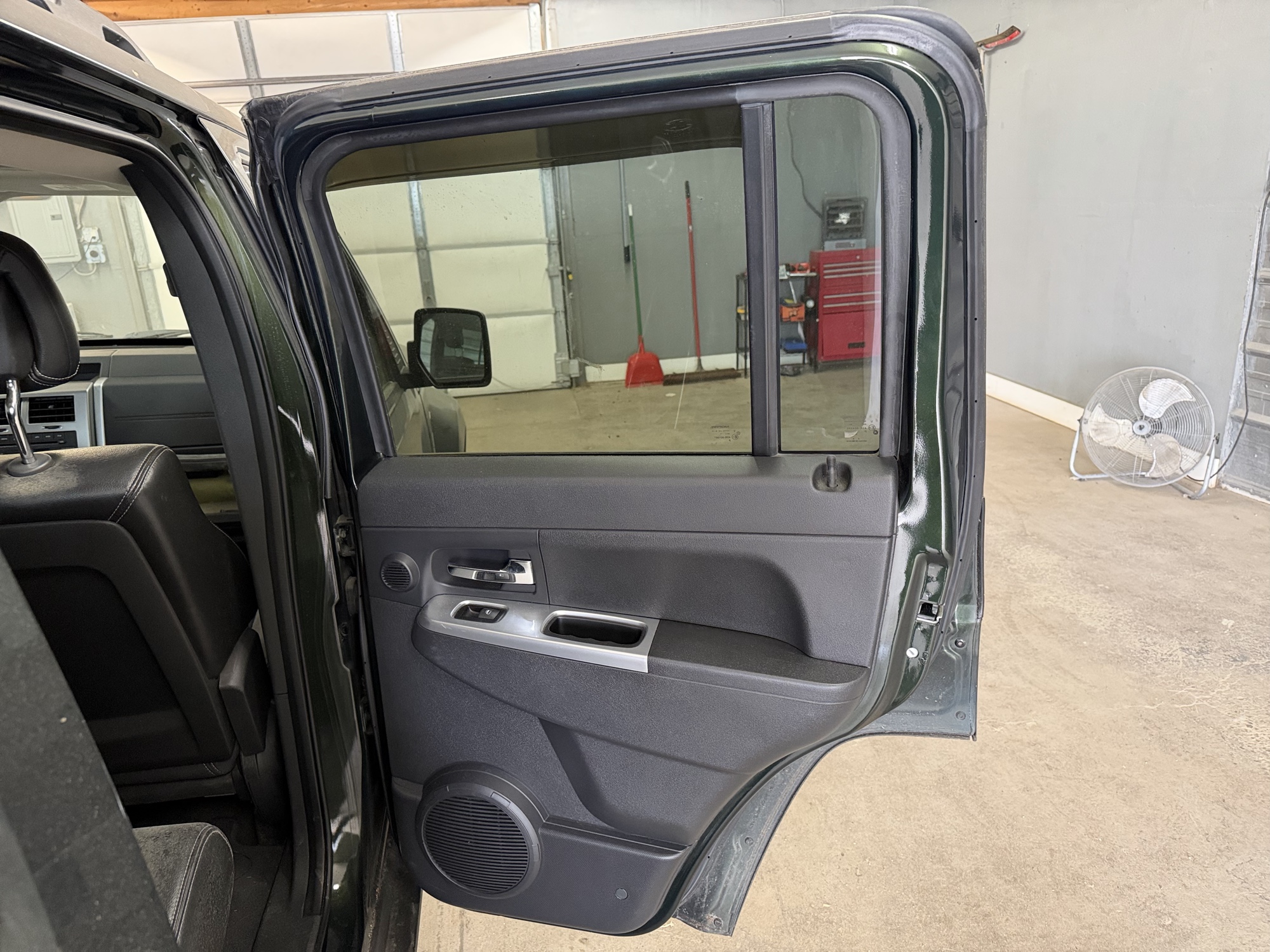2010 jeep liberty limited-4wd with 118681 miles for sale near Elk River, Minnesota 106732_30_pass_rear_door_panel.jpg